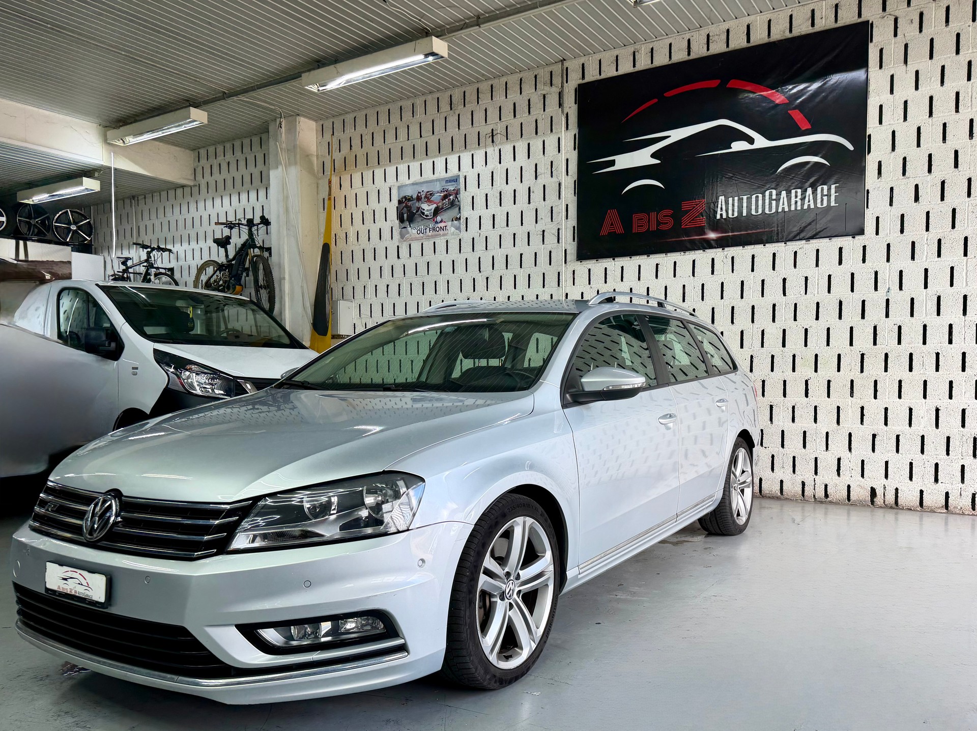 VW Passat Variant 3.6 FSI R-Line 4Motion DSG-image-0