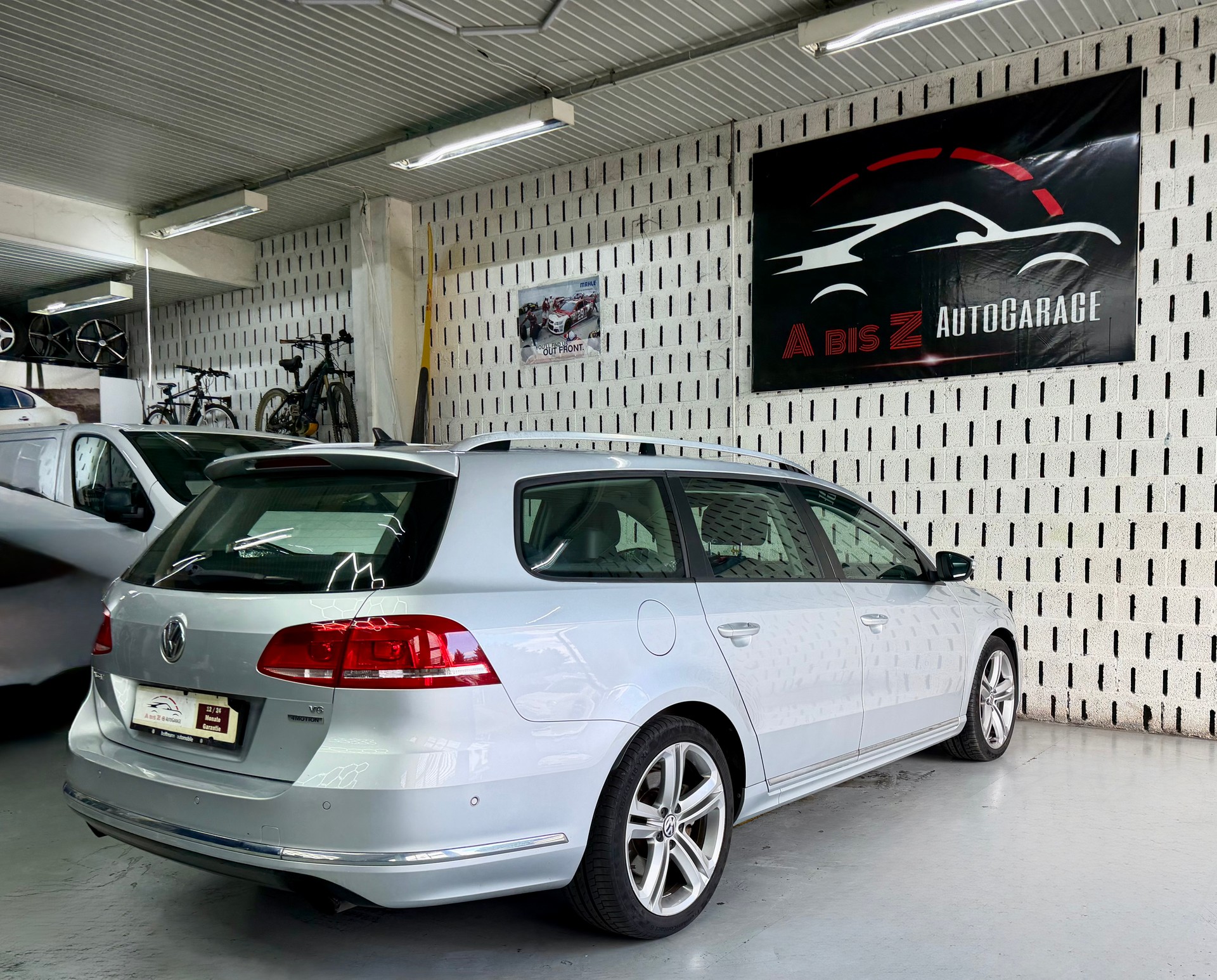 VW Passat Variant 3.6 FSI R-Line 4Motion DSG-image-7