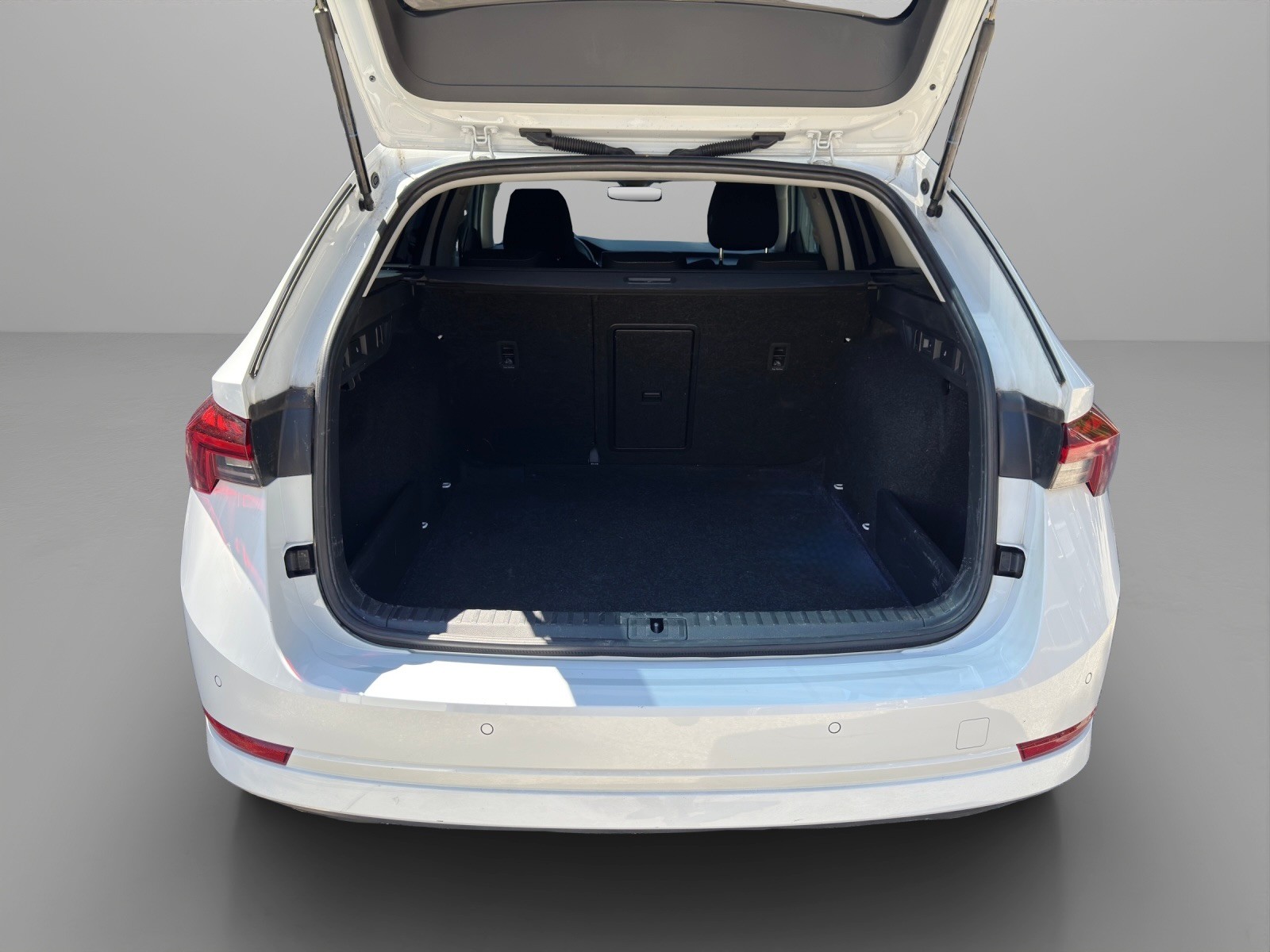 SKODA Octavia Combi 2.0 TDI DSG Ambition 4x4-image-11