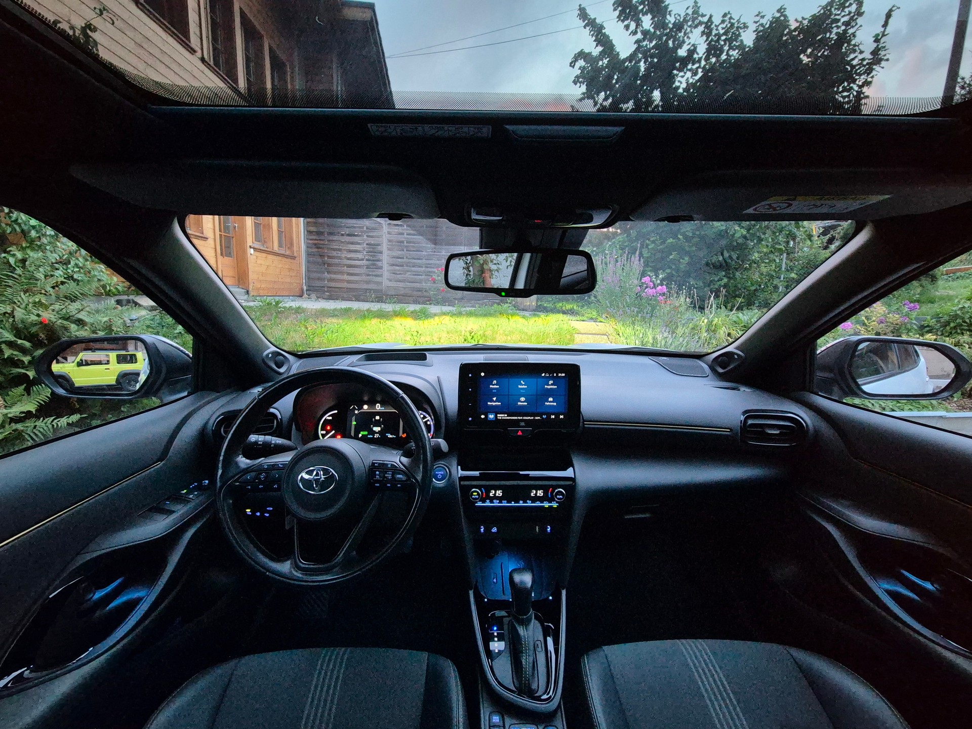 TOYOTA 1.5 VVT-i HSD Adventure AWD-i-image-3