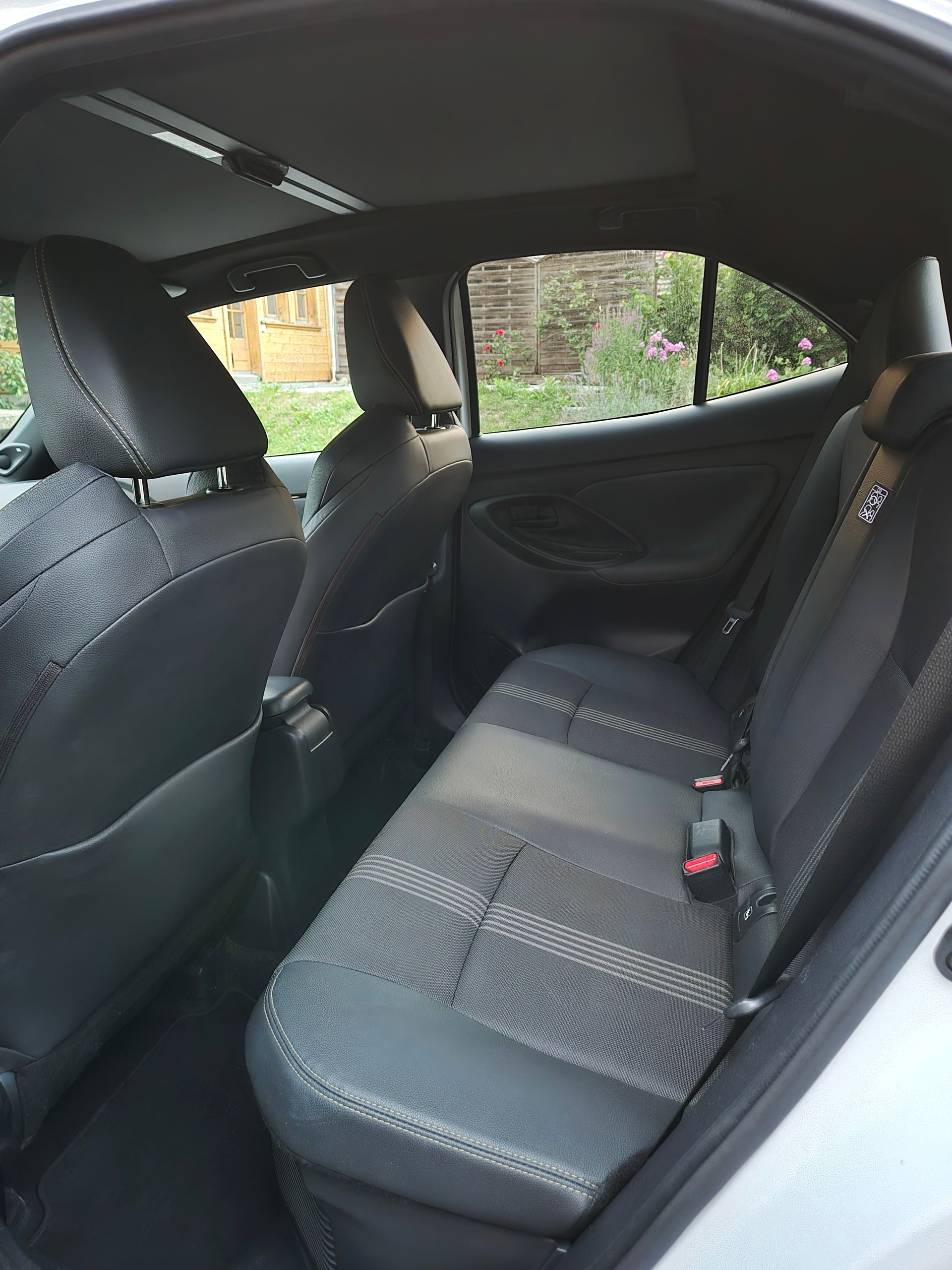 TOYOTA 1.5 VVT-i HSD Adventure AWD-i-image-4