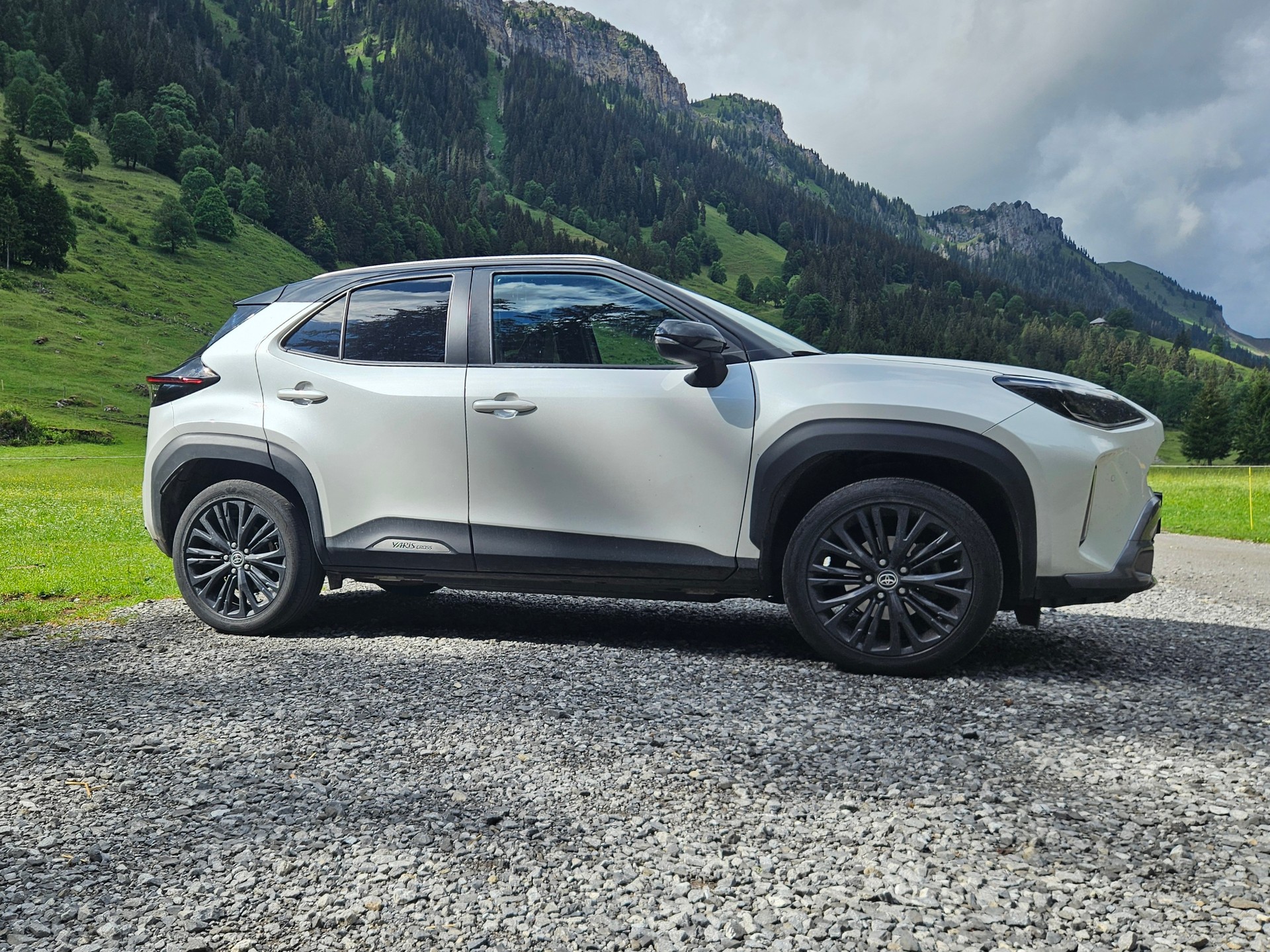 TOYOTA 1.5 VVT-i HSD Adventure AWD-i-image-2