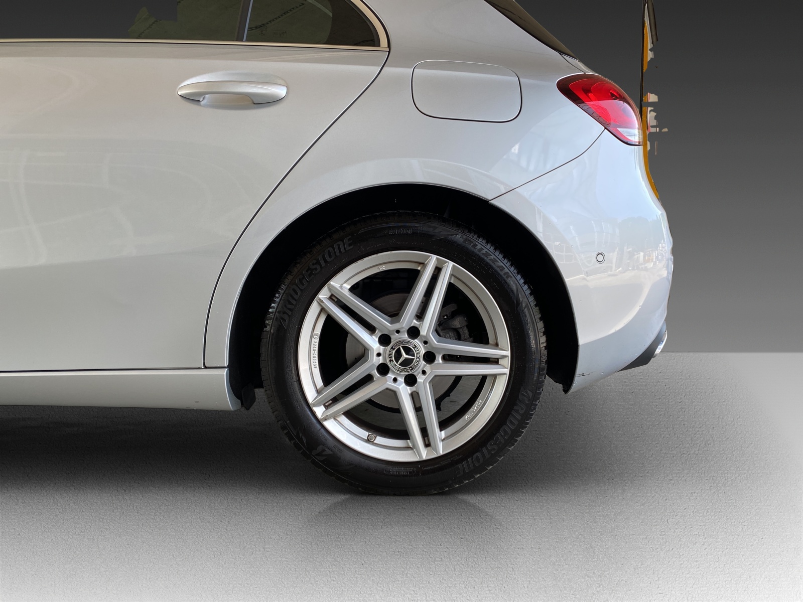 MERCEDES-BENZ A 200 Progressive-image-18