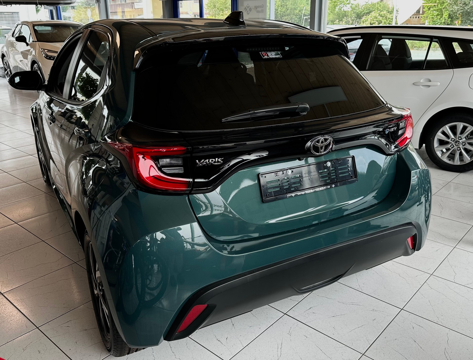 TOYOTA Yaris 1.5 Trend e-CVT-image-3
