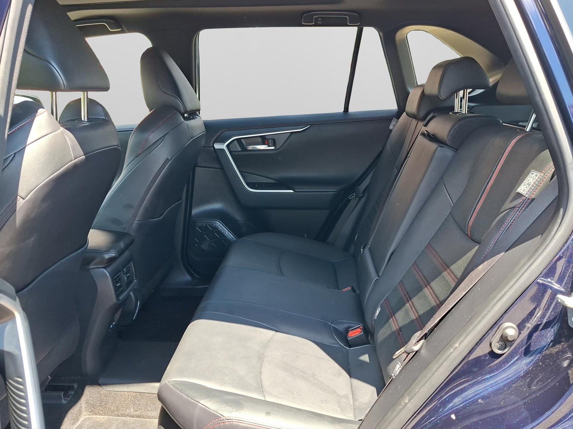 TOYOTA RAV4 2.5 Plug-In-Hybrid Platinum-image-9