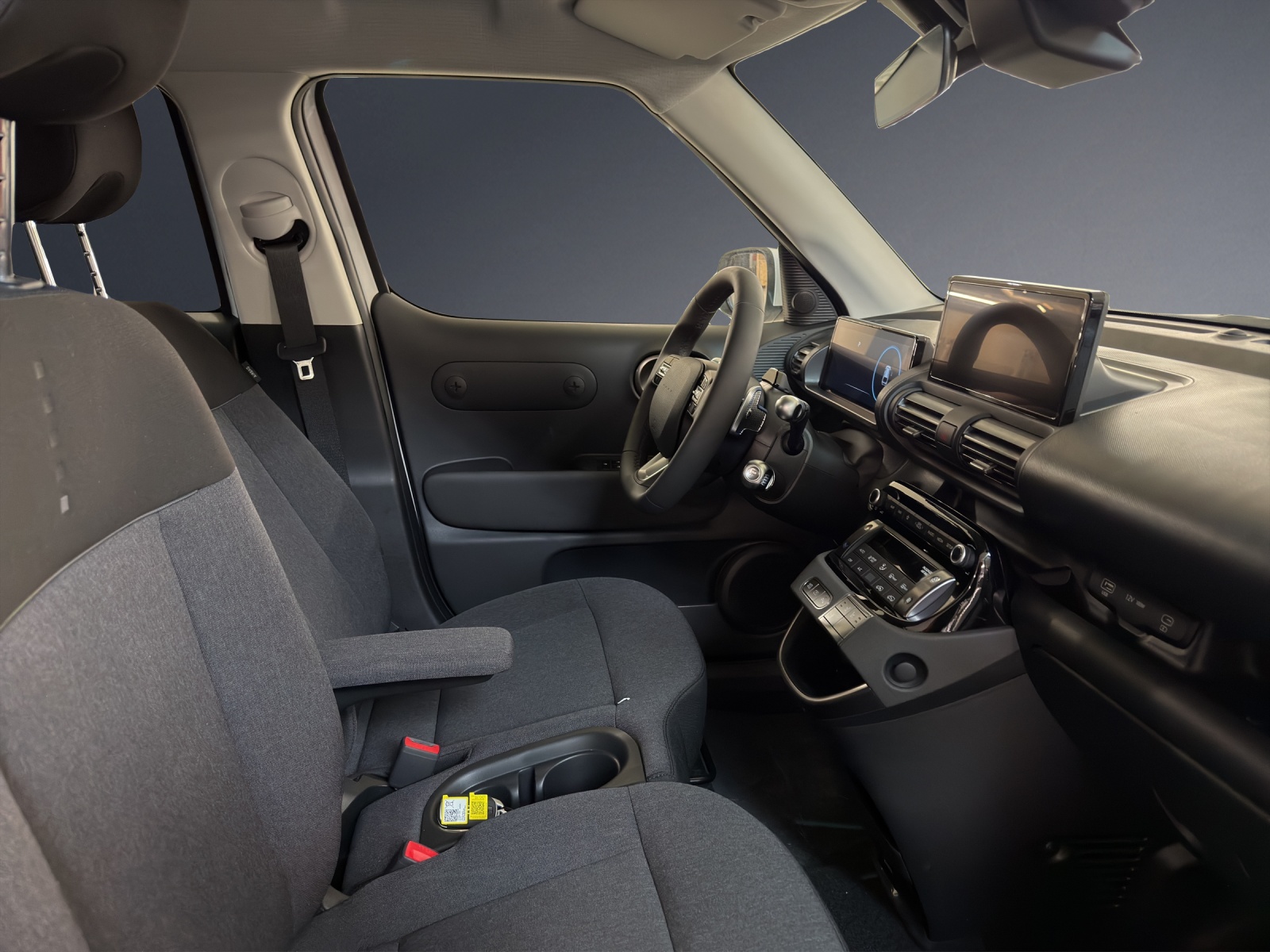 HYUNDAI Inster 49kWh Amplia-image-9