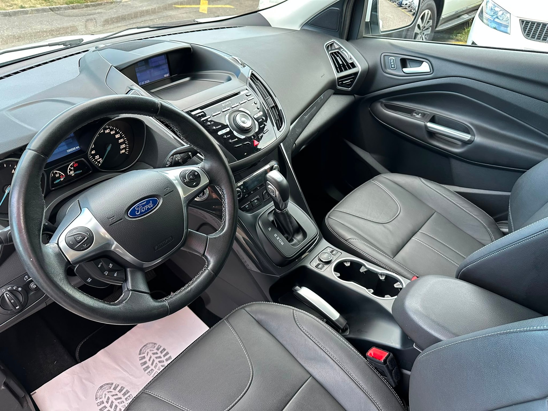 FORD Kuga 2.0 TDCi Titanium S 4WD PowerShift-image-17