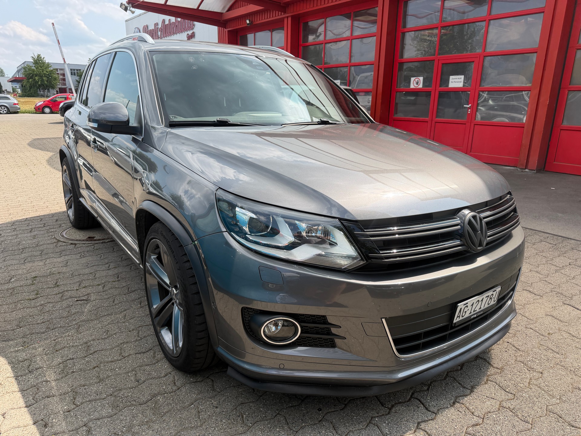 VW Tiguan 2.0 TSI Sport&Style 4Motion-image-1