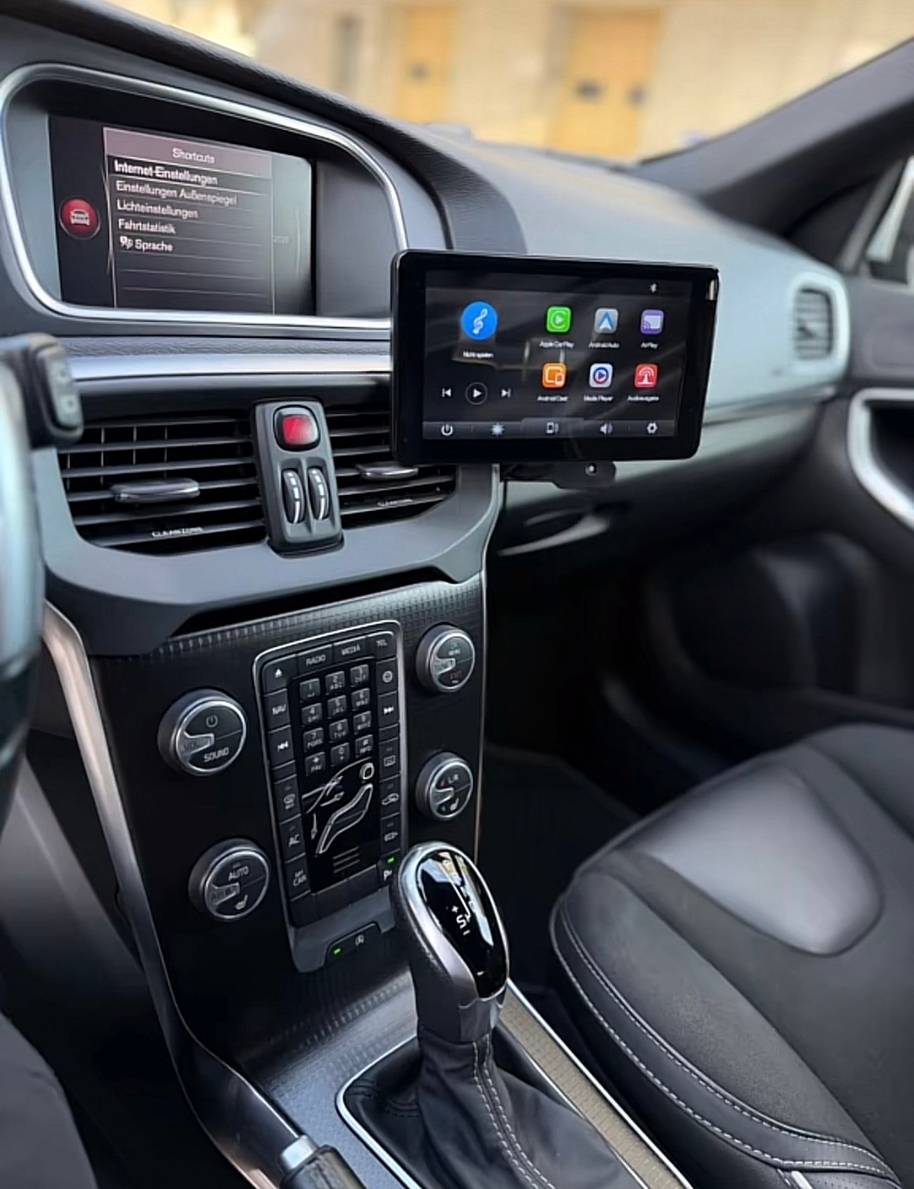 VOLVO V40 D2 Momentum R-Design Geartronic-image-7