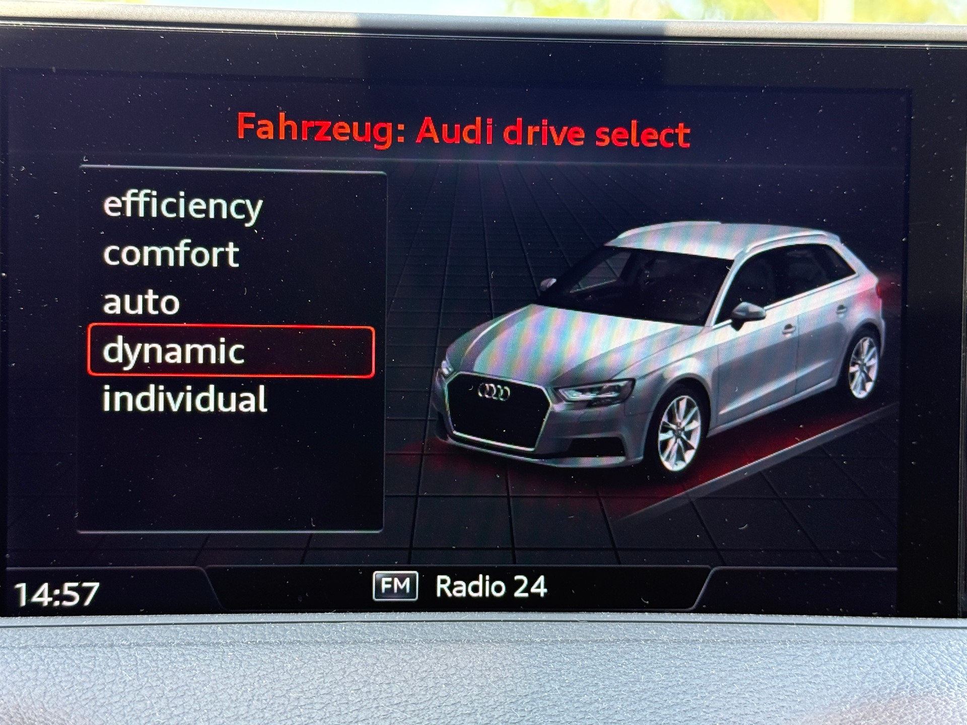 AUDI A3 Sportback 2.0 TFSI quattro S-tronic 190PS-image-17