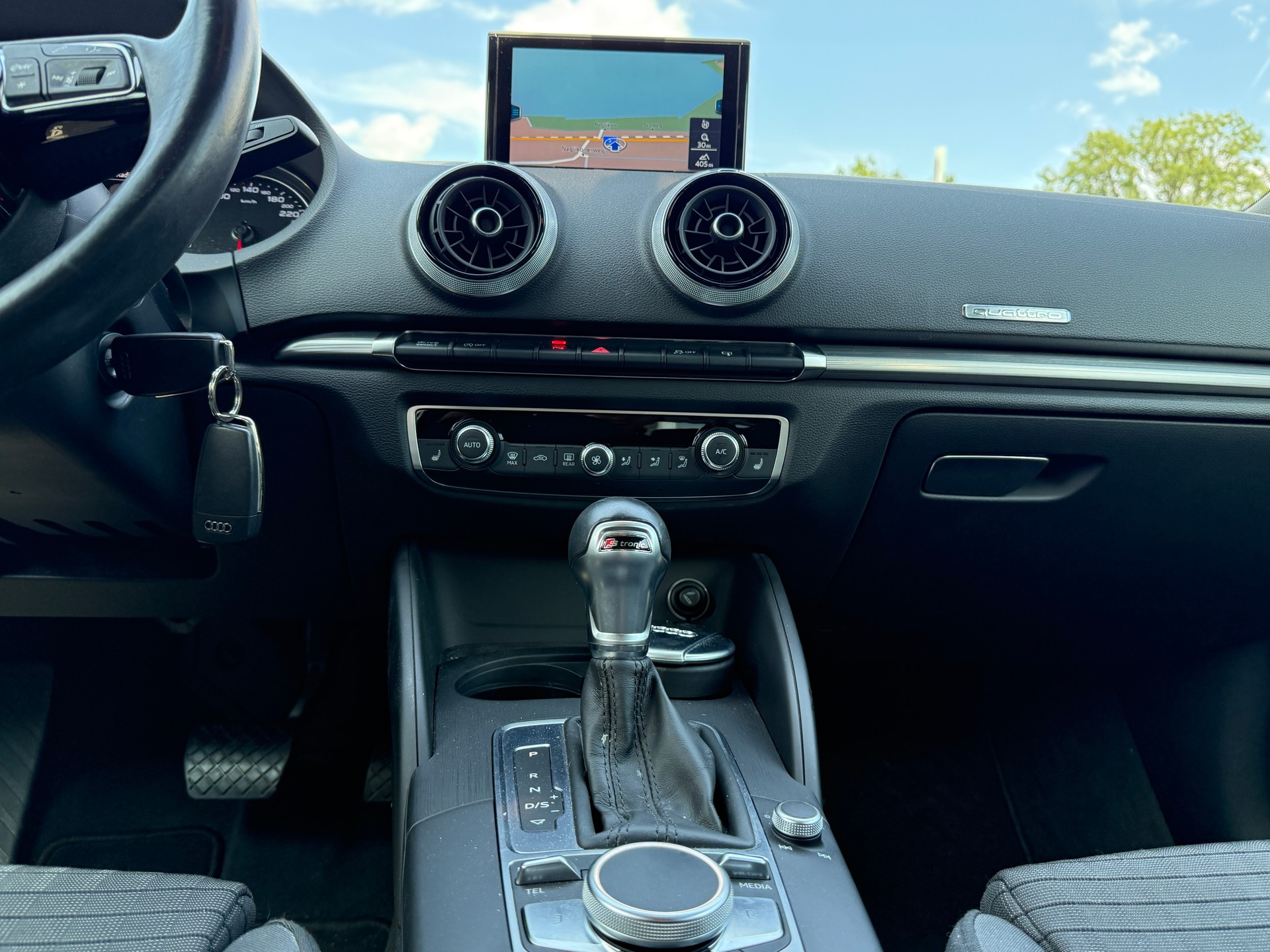 AUDI A3 Sportback 2.0 TFSI quattro S-tronic 190PS-image-15