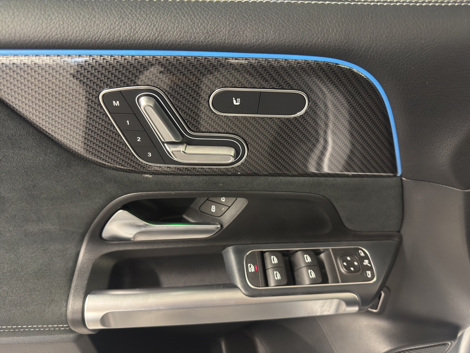 MERCEDES-BENZ GLB 220 AMG Line 4Matic-image-6