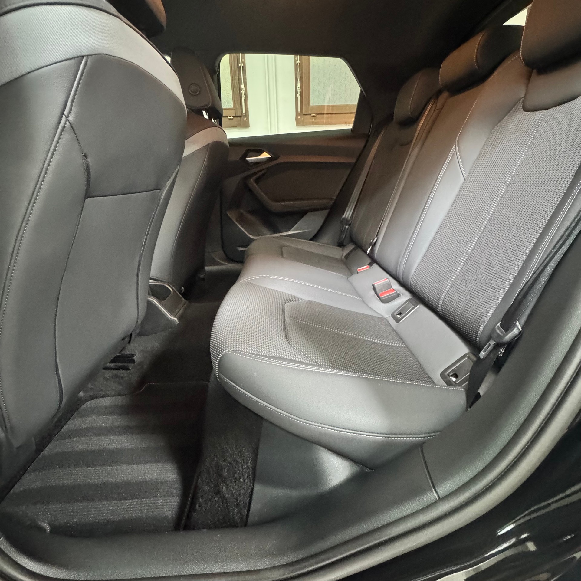 AUDI A1 Sportback 30 TFSI S Line Attraction S-tronic-image-13
