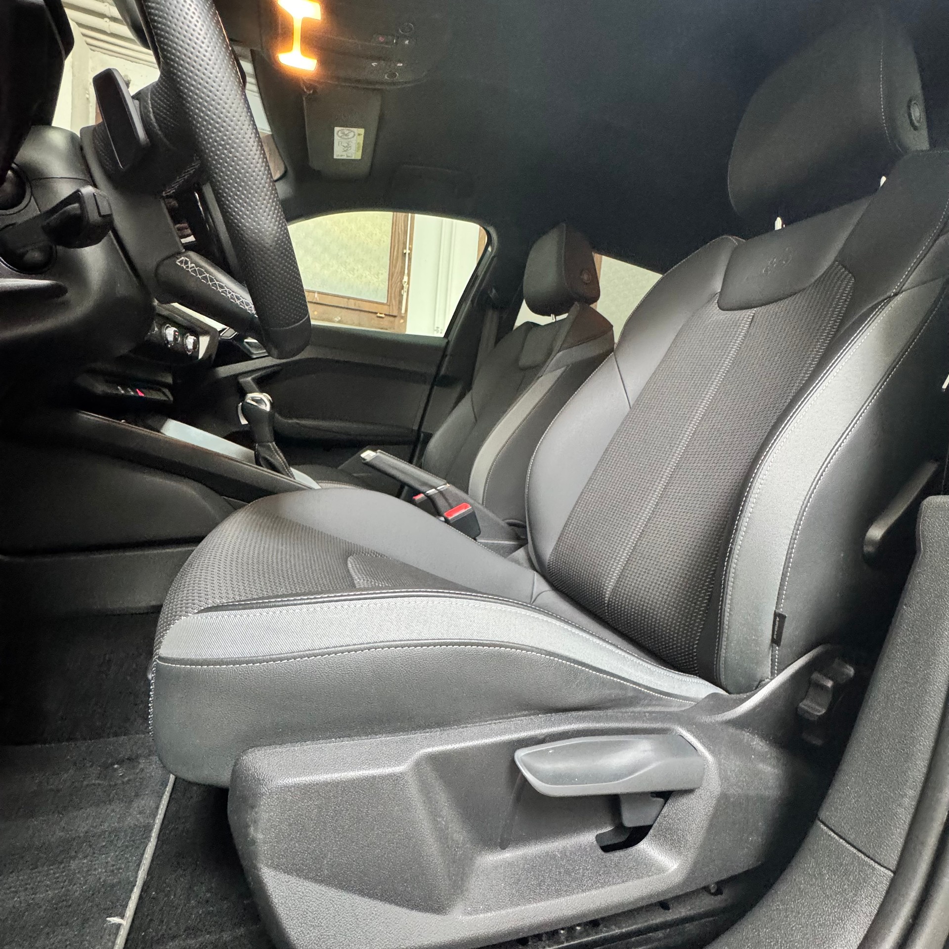 AUDI A1 Sportback 30 TFSI S Line Attraction S-tronic-image-8