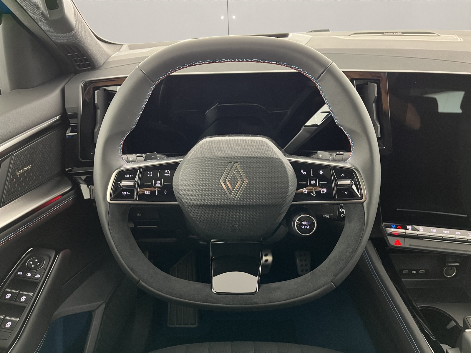 RENAULT Rafale 1.2 E-Tech Plug-in Atelier Alpine-image-9