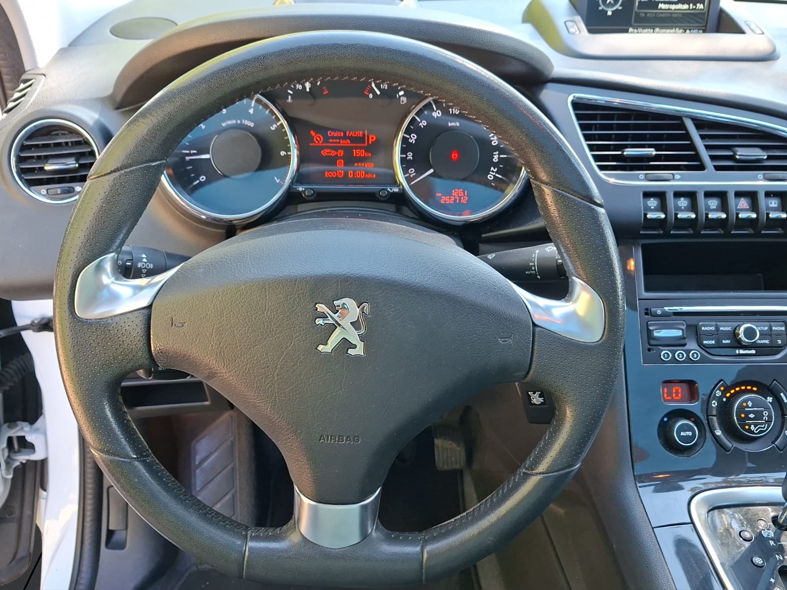 PEUGEOT 3008 1.6 1THP Allure Tiptronic-image-11
