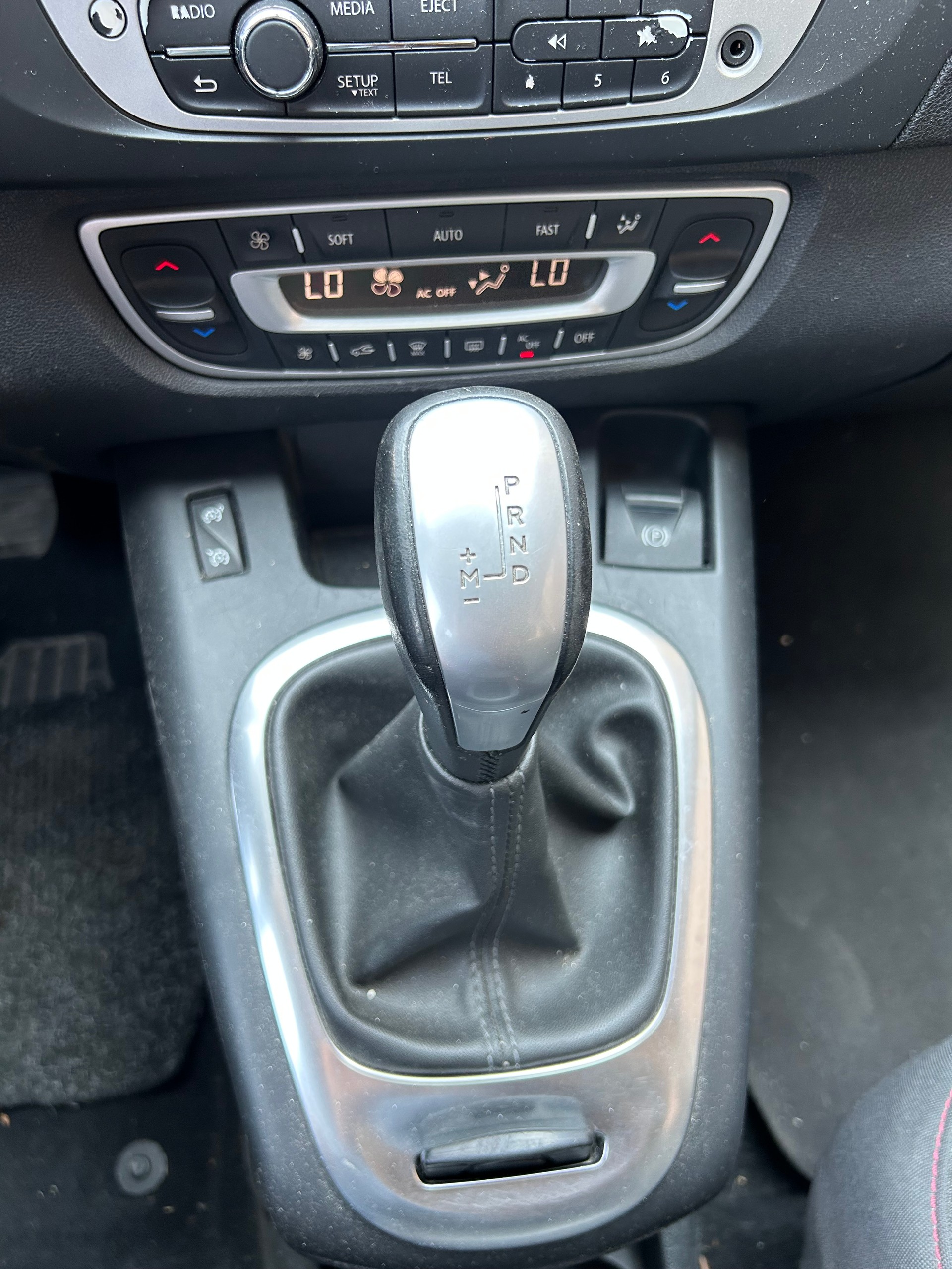 RENAULT Scénic 1.5 dCi Expression EDC-image-6