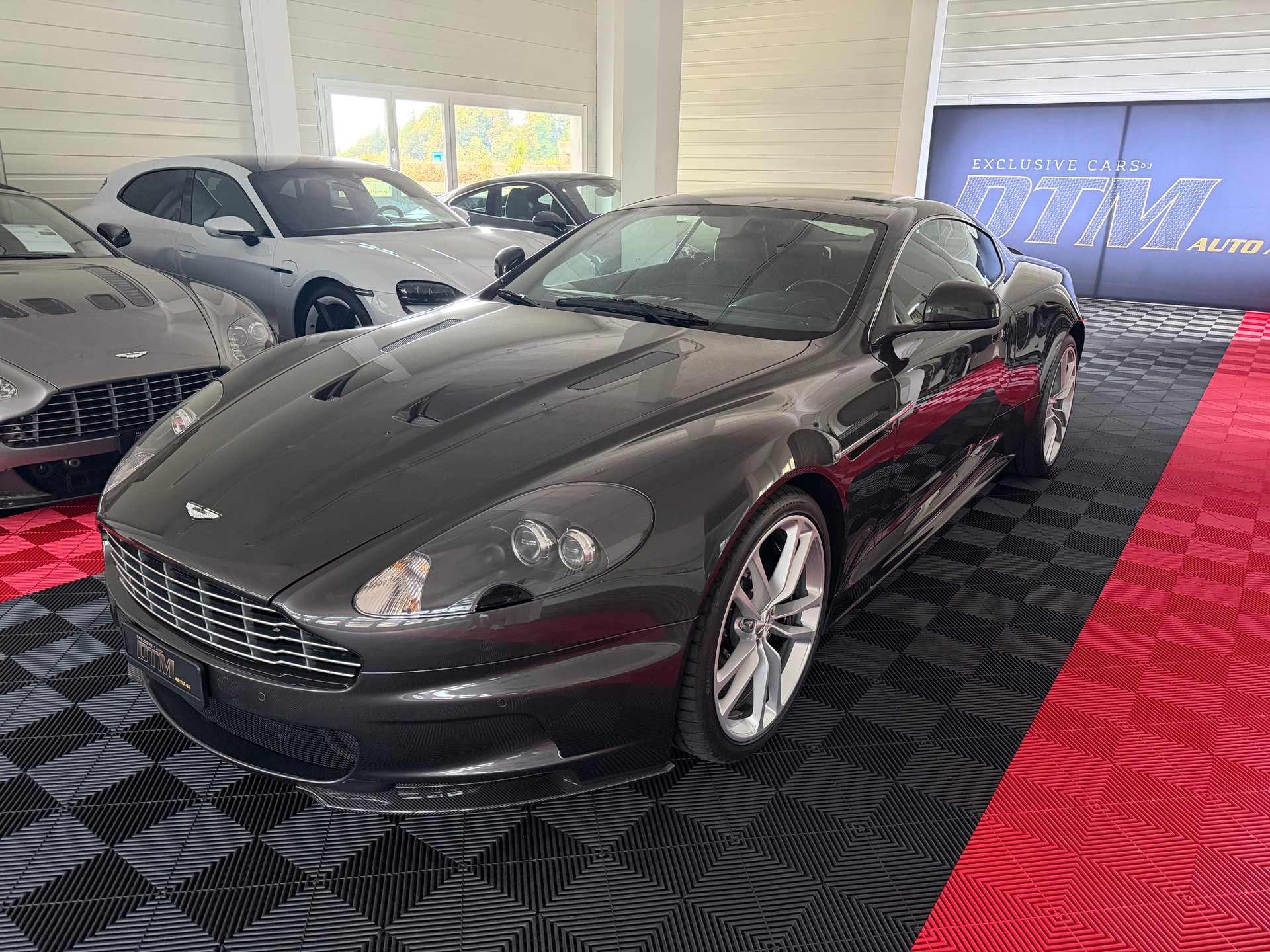 ASTON MARTIN DBS Coupé-image-0