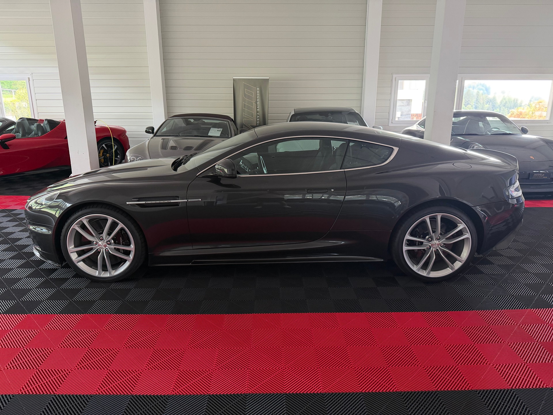 ASTON MARTIN DBS Coupé-image-2