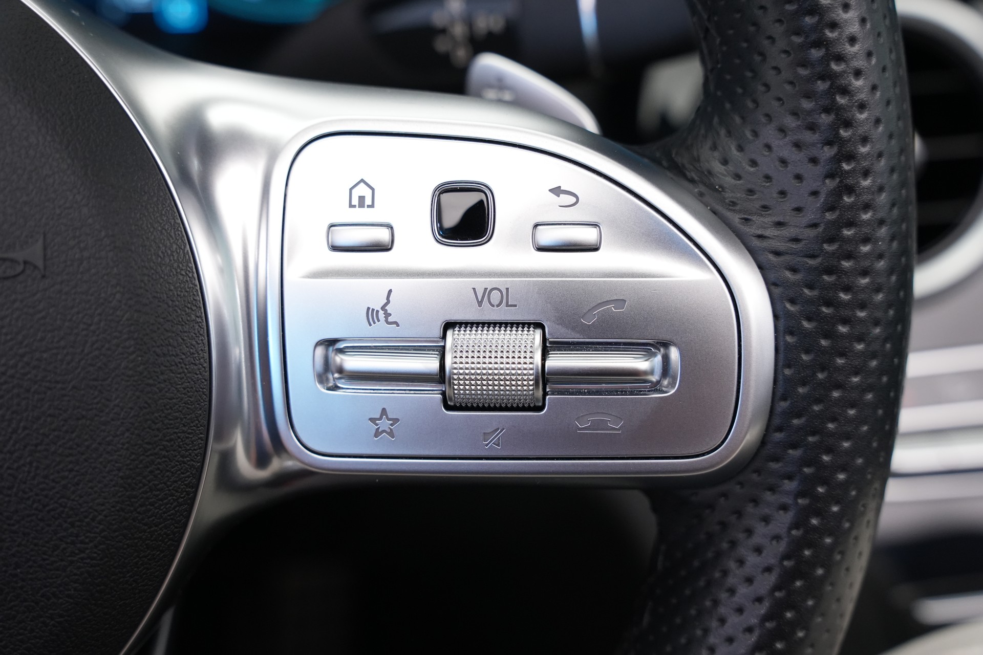 MERCEDES-BENZ C 300 AMG Line 4Matic Cabriolet 9G-Tronic-image-32
