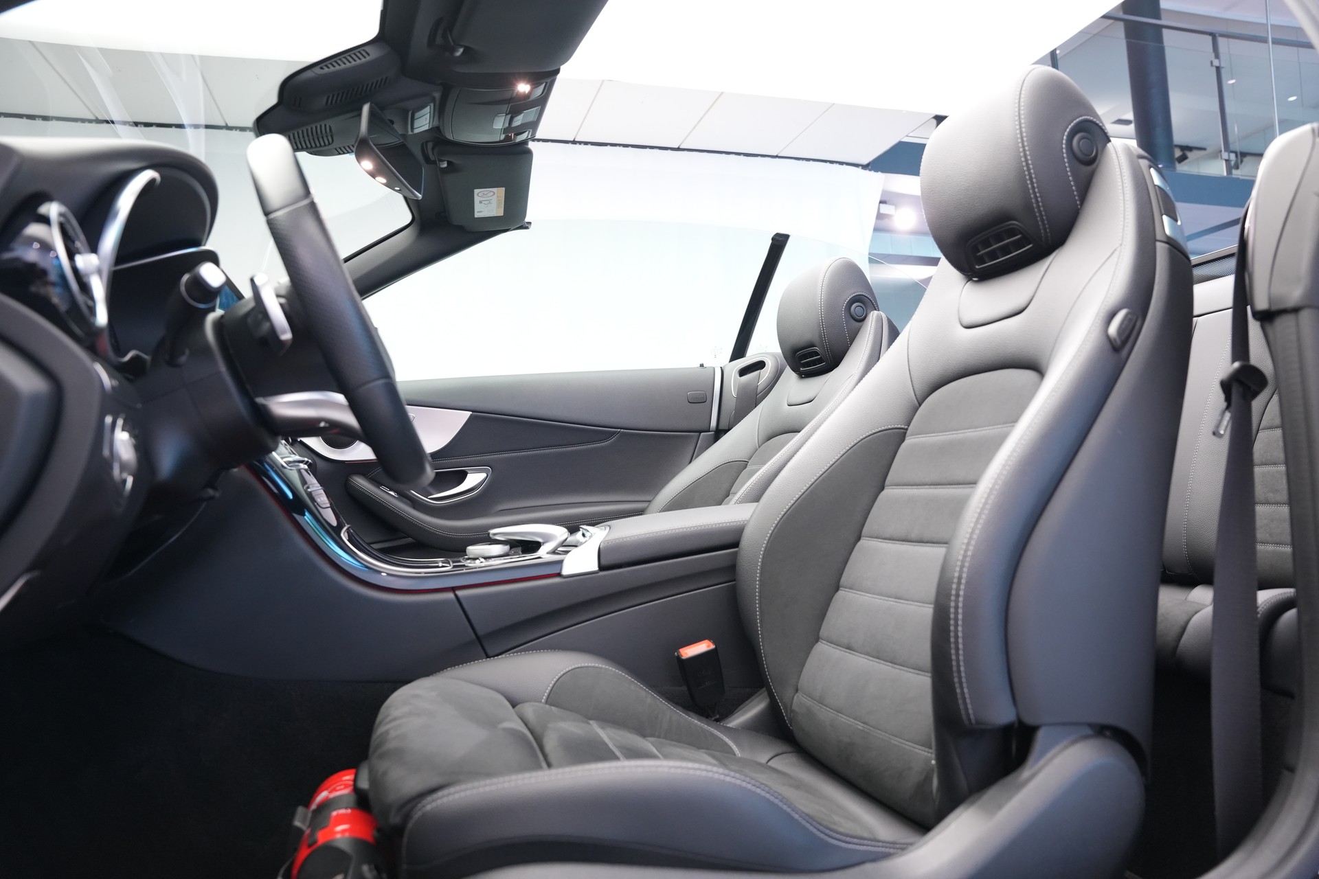 MERCEDES-BENZ C 300 AMG Line 4Matic Cabriolet 9G-Tronic-image-17