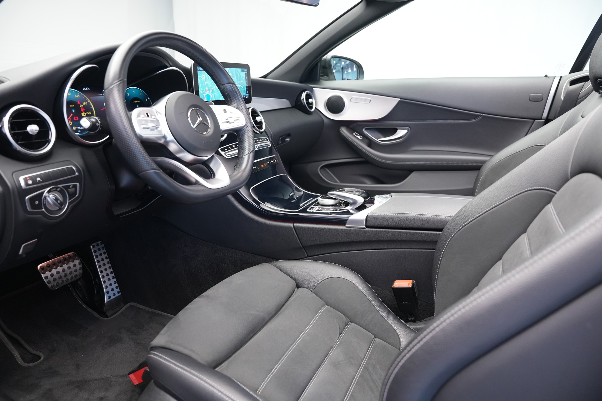 MERCEDES-BENZ C 300 AMG Line 4Matic Cabriolet 9G-Tronic-image-15