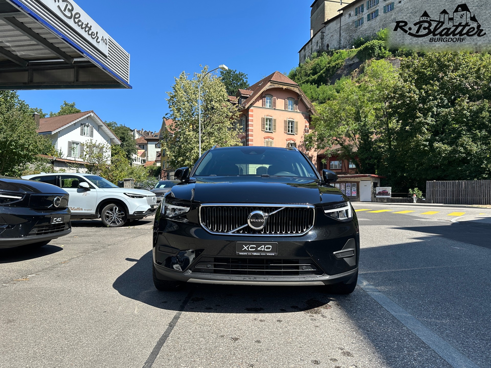 VOLVO XC40 T2 Core Geartronic-image-1