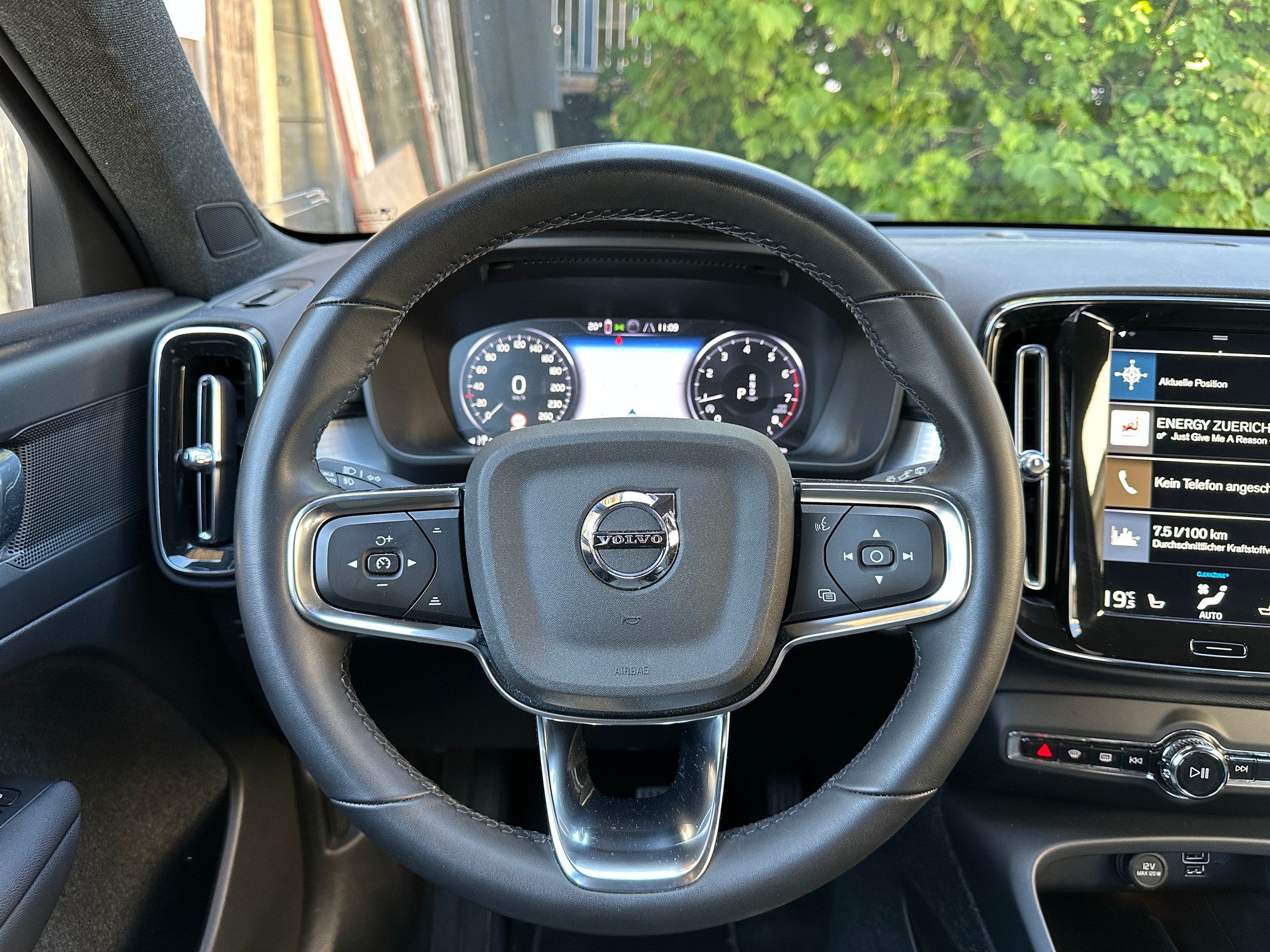 VOLVO XC40 T2 Core Geartronic-image-5