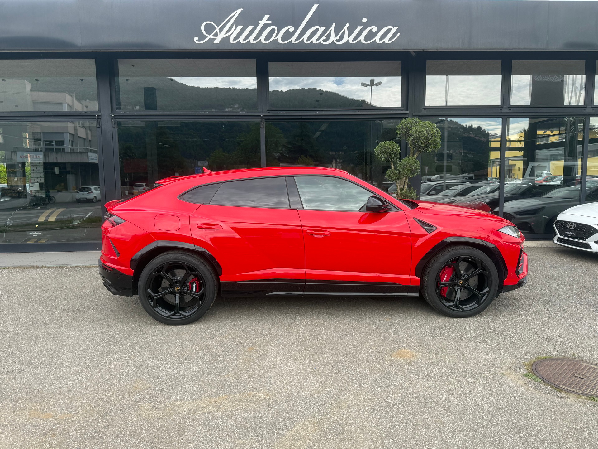 LAMBORGHINI Urus E-Gear-image-3