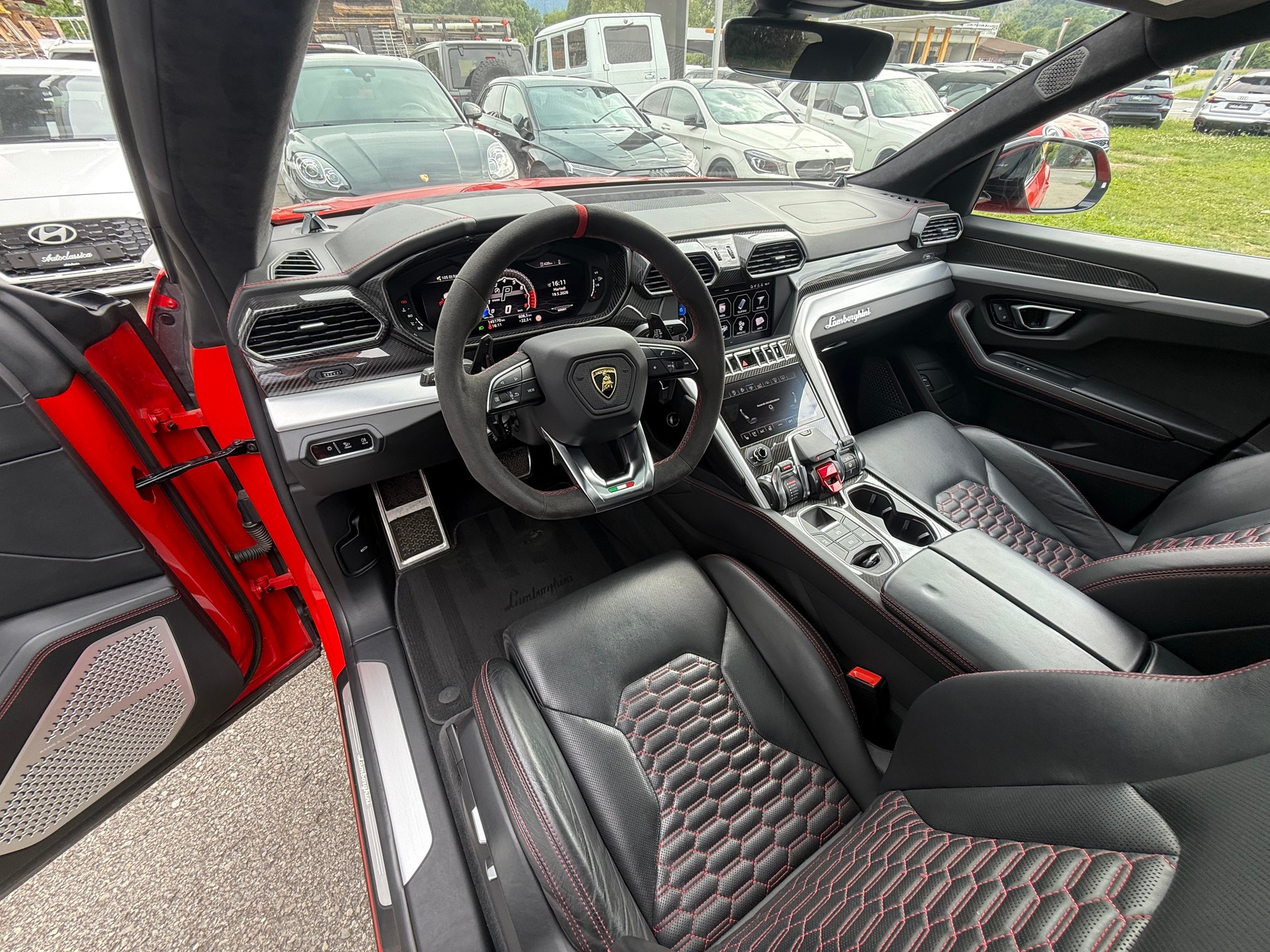 LAMBORGHINI Urus E-Gear-image-9