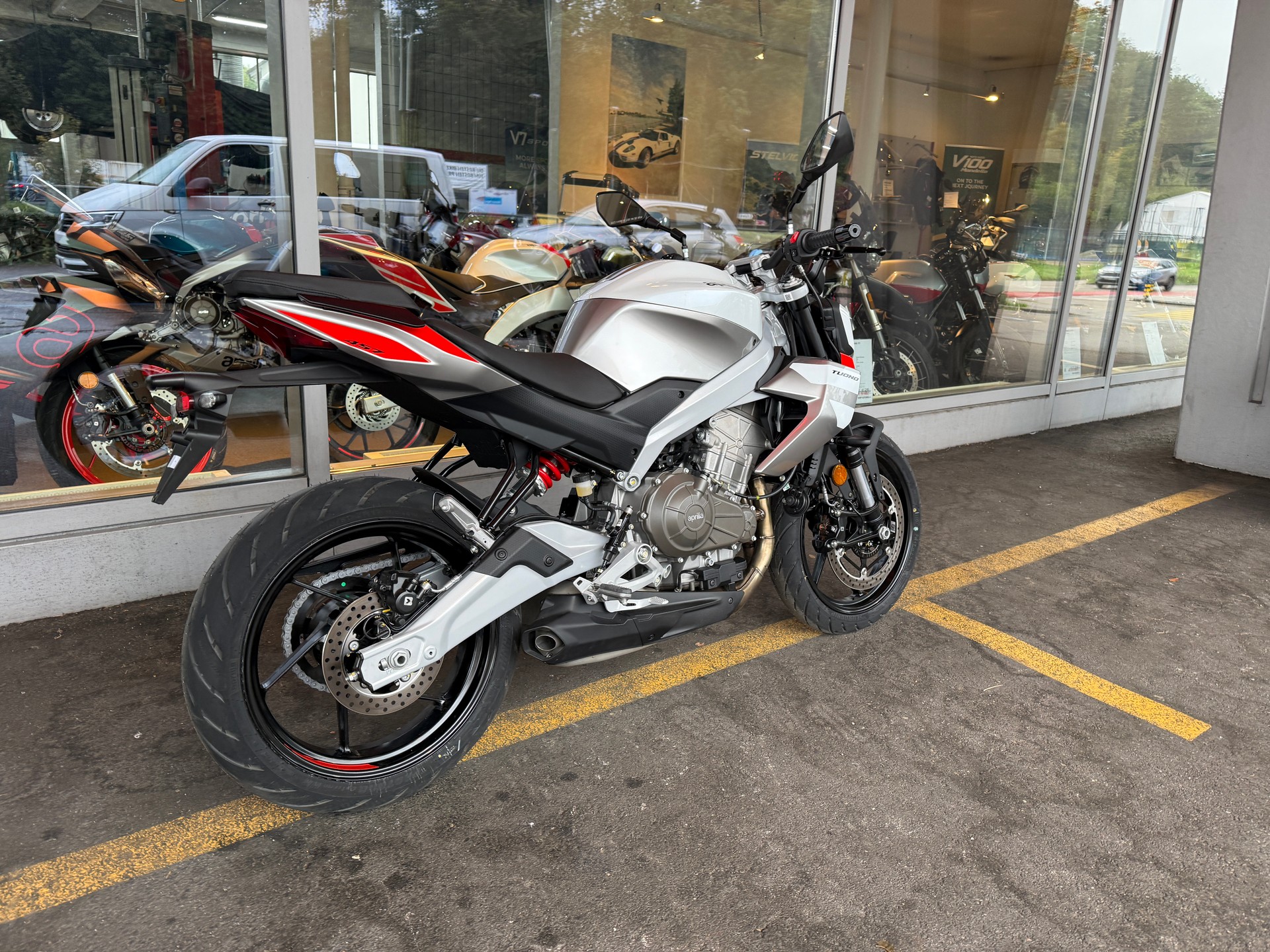 APRILIA Tuono 457 (35kW) E5+-showroom-element-2