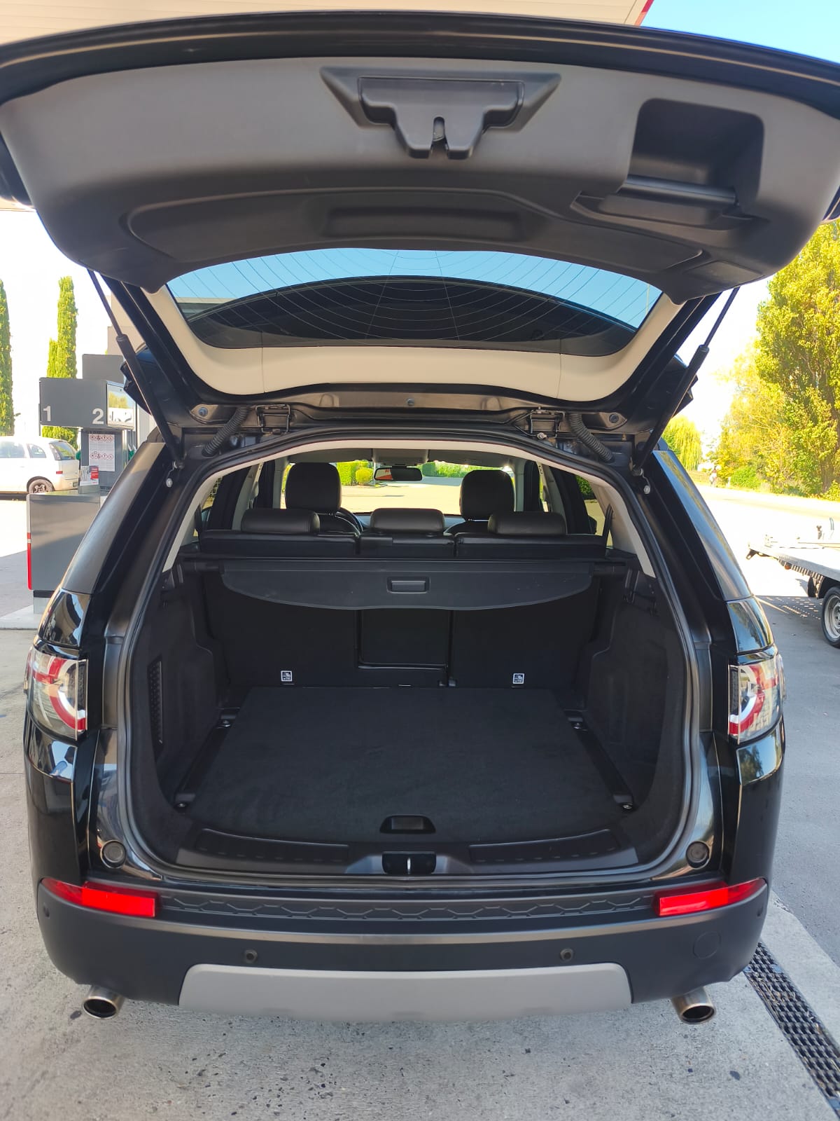 LAND ROVER Discovery Sport 2.0 TD4 HSE Luxury AT9-image-15