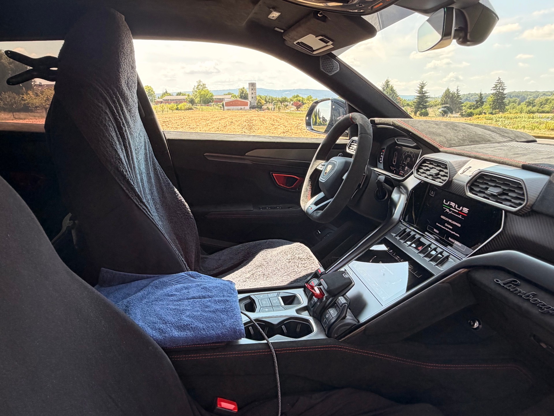 LAMBORGHINI Urus Perfomrante-image-10