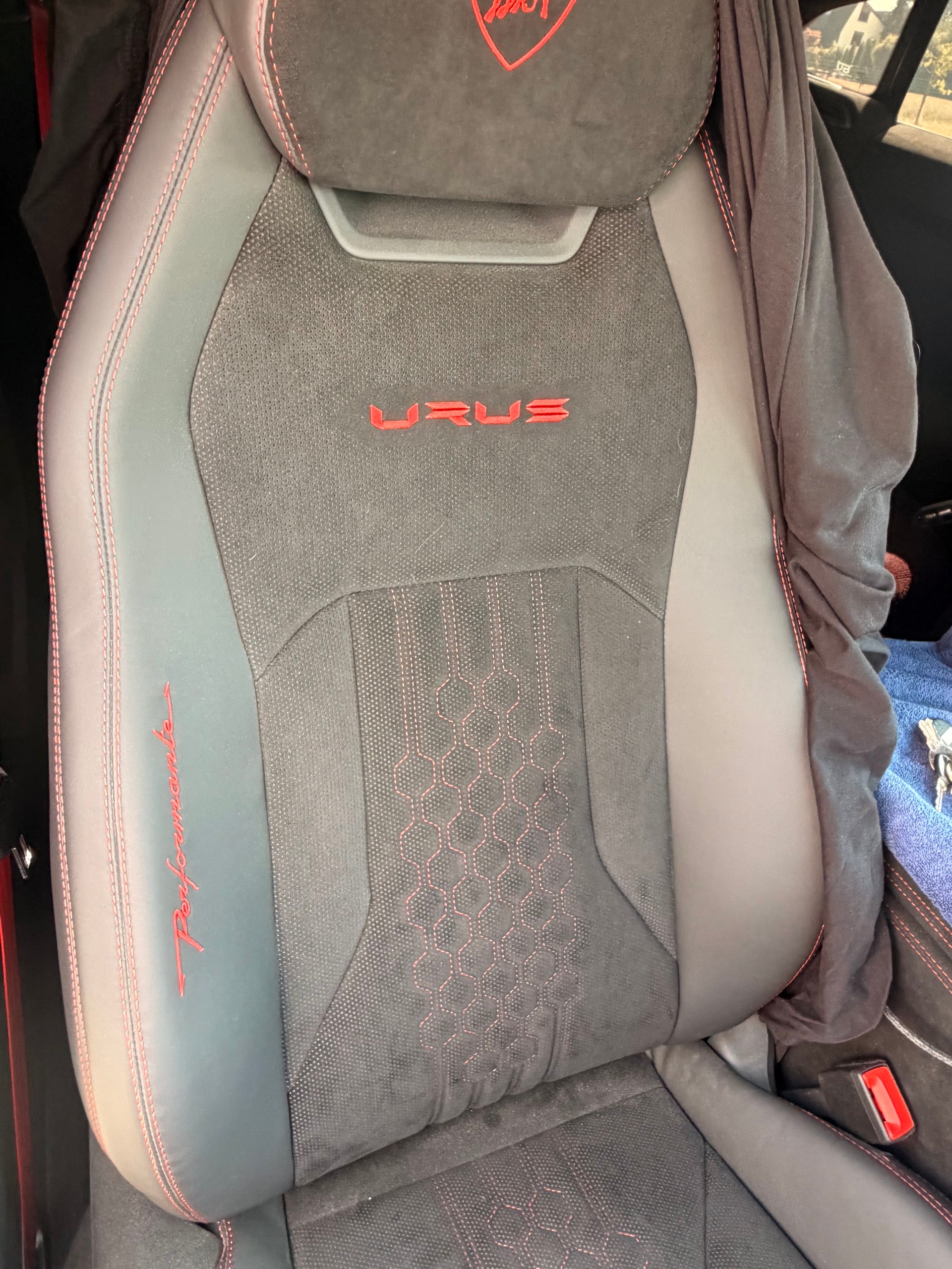 LAMBORGHINI Urus Perfomrante-image-15