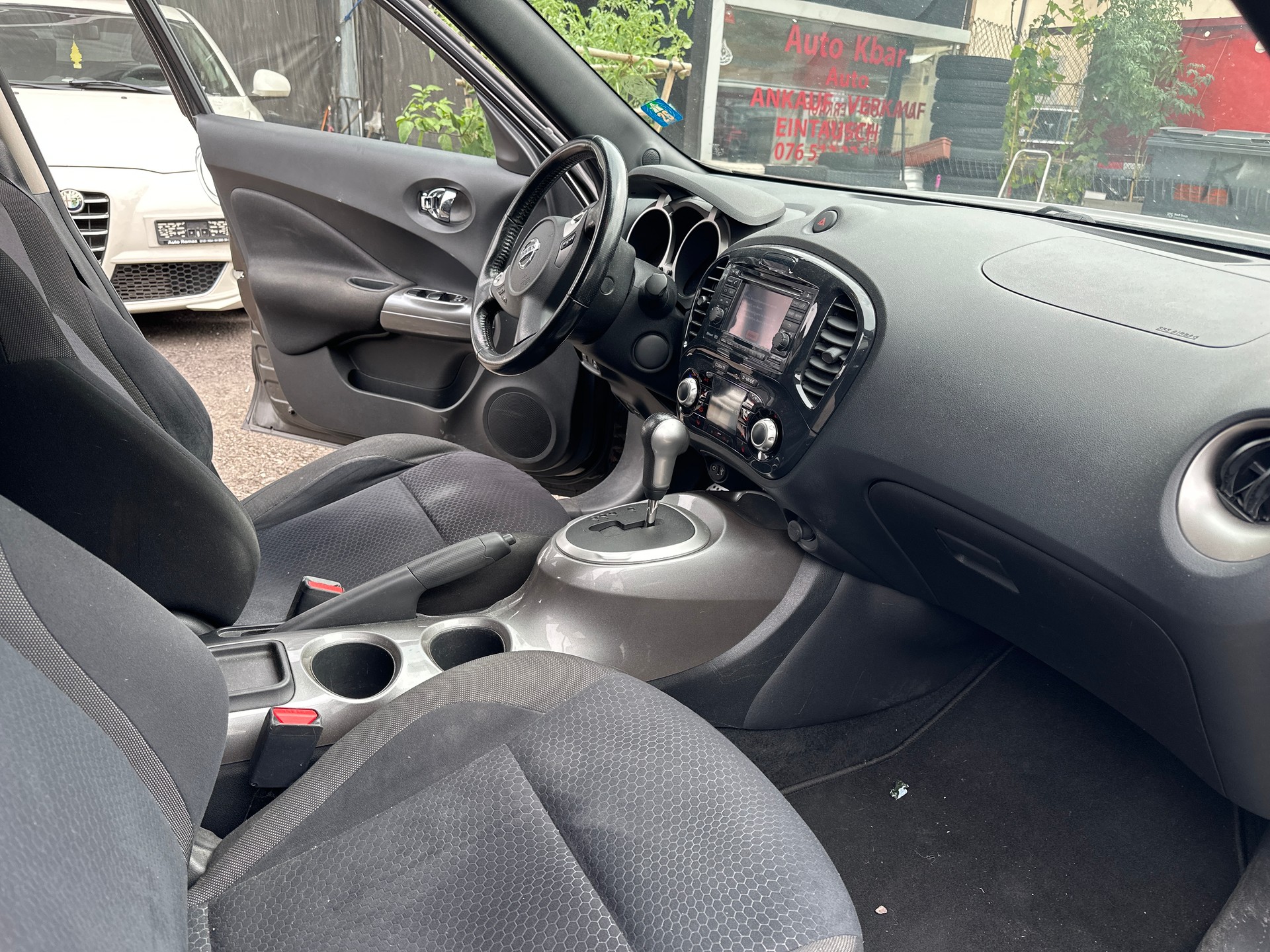 NISSAN Juke 1.6 DIG-T Shiro 4x4 Xtronic M-CVT-image-11