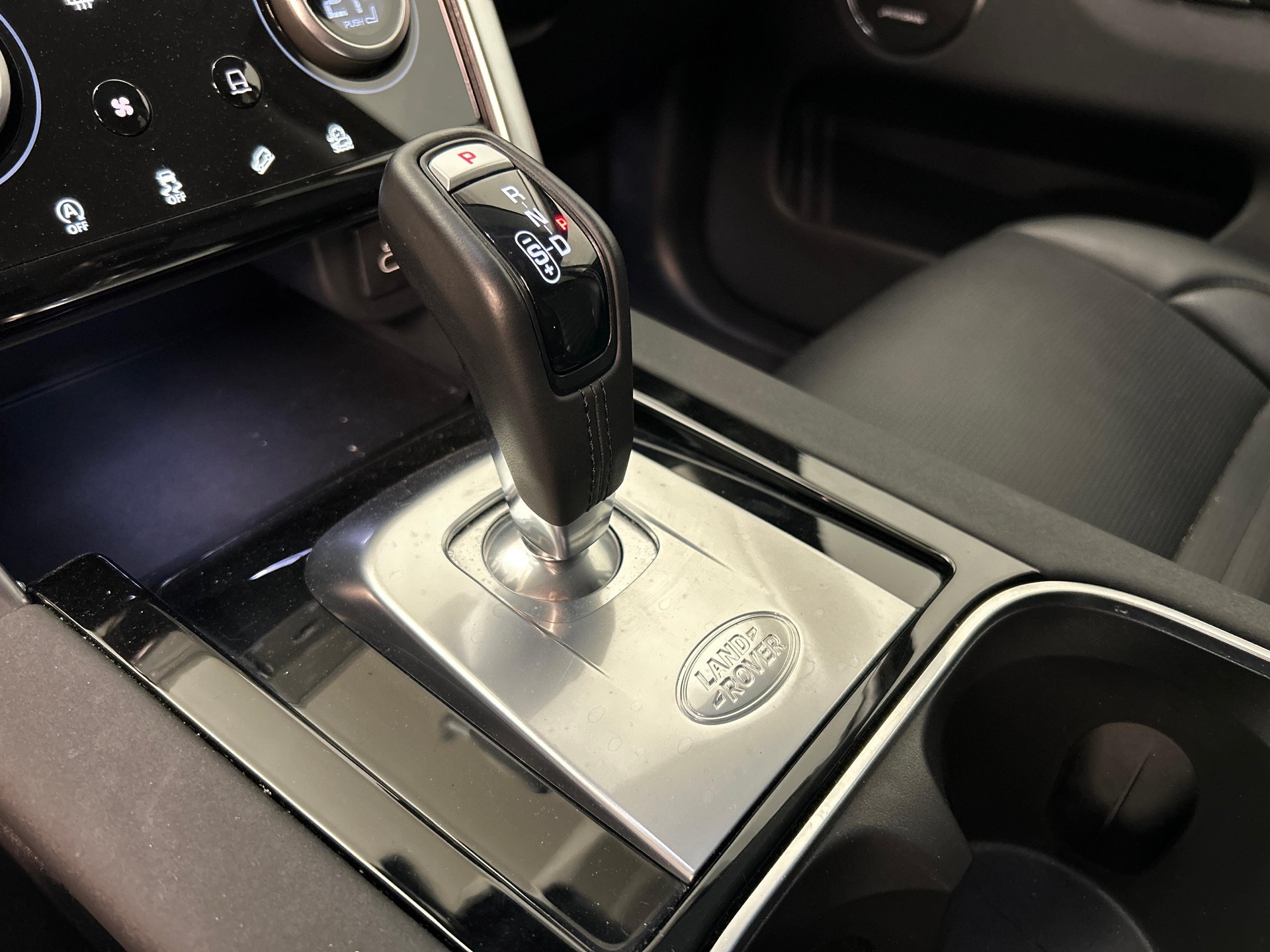 LAND ROVER Discovery Sport 2.0 SD4 200 SE-image-13
