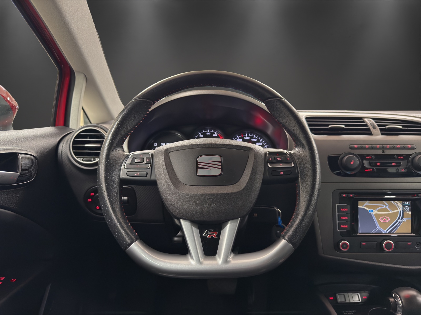 SEAT Leon 2.0 TSI FR DSG-image-12