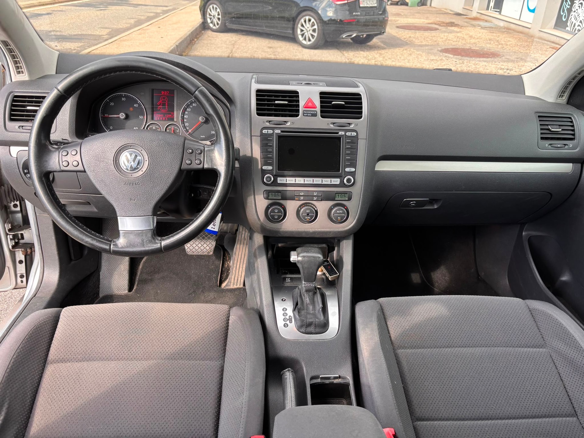 VW Golf 2.0 TDI GT Sport DSG-image-4