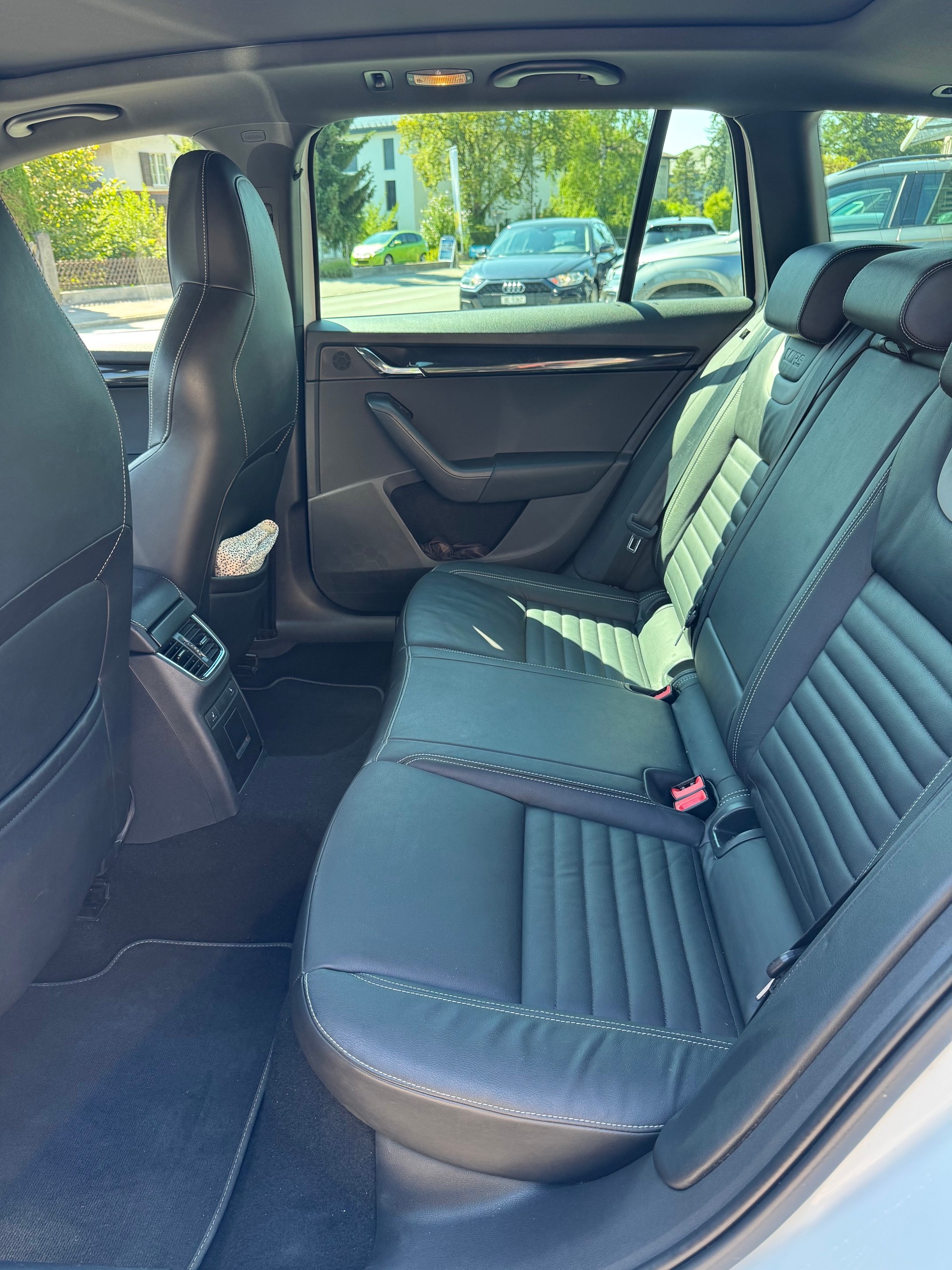 SKODA Octavia Combi 2.0 TSI RS DSG-image-22