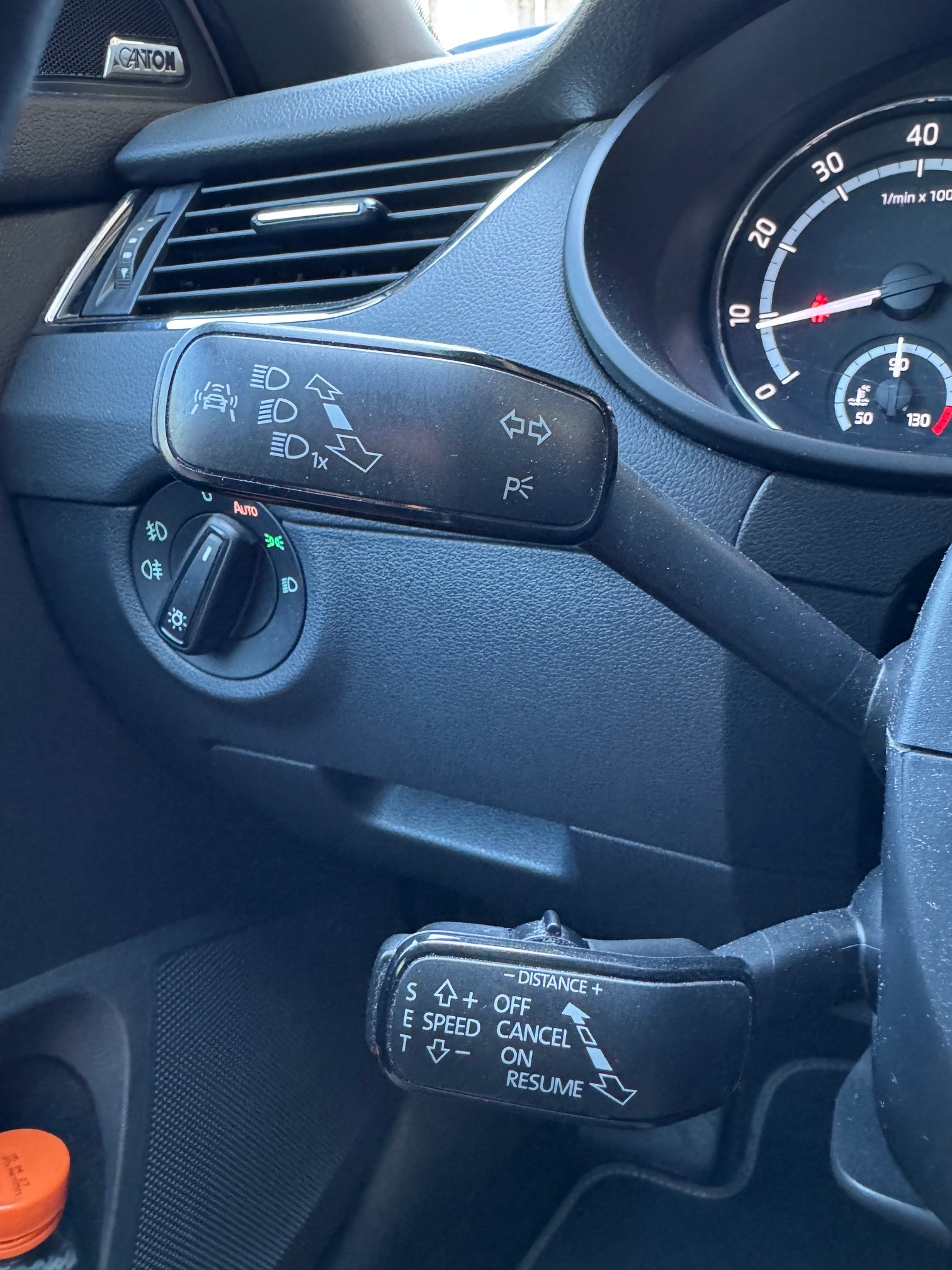 SKODA Octavia Combi 2.0 TSI RS DSG-image-18