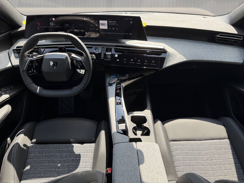 PEUGEOT 3008 Hybrid 145 e-DCS6 Allure Premium-image-5