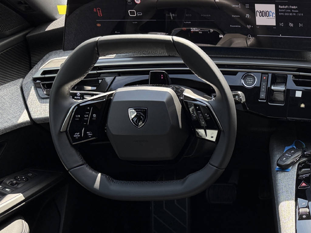 PEUGEOT 3008 Hybrid 145 e-DCS6 Allure Premium-image-6