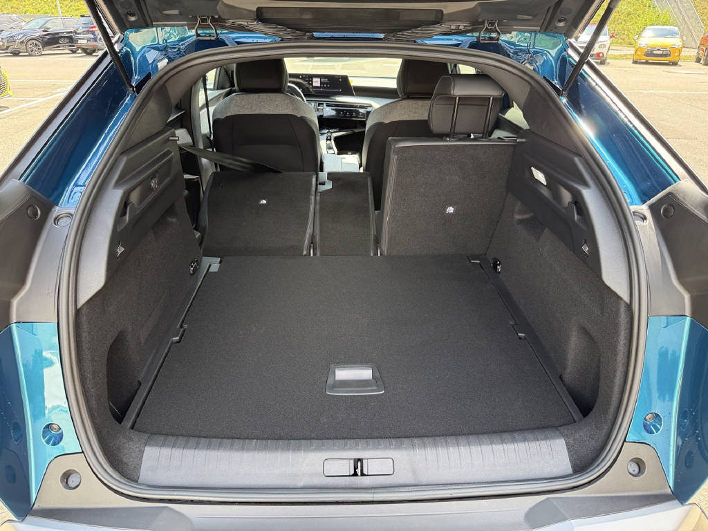 PEUGEOT 3008 Hybrid 145 e-DCS6 Allure Premium-image-14