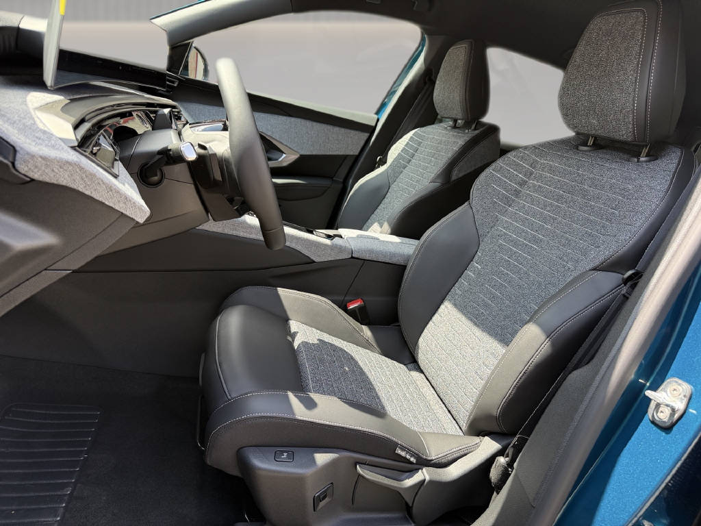 PEUGEOT 3008 Hybrid 145 e-DCS6 Allure Premium-image-7