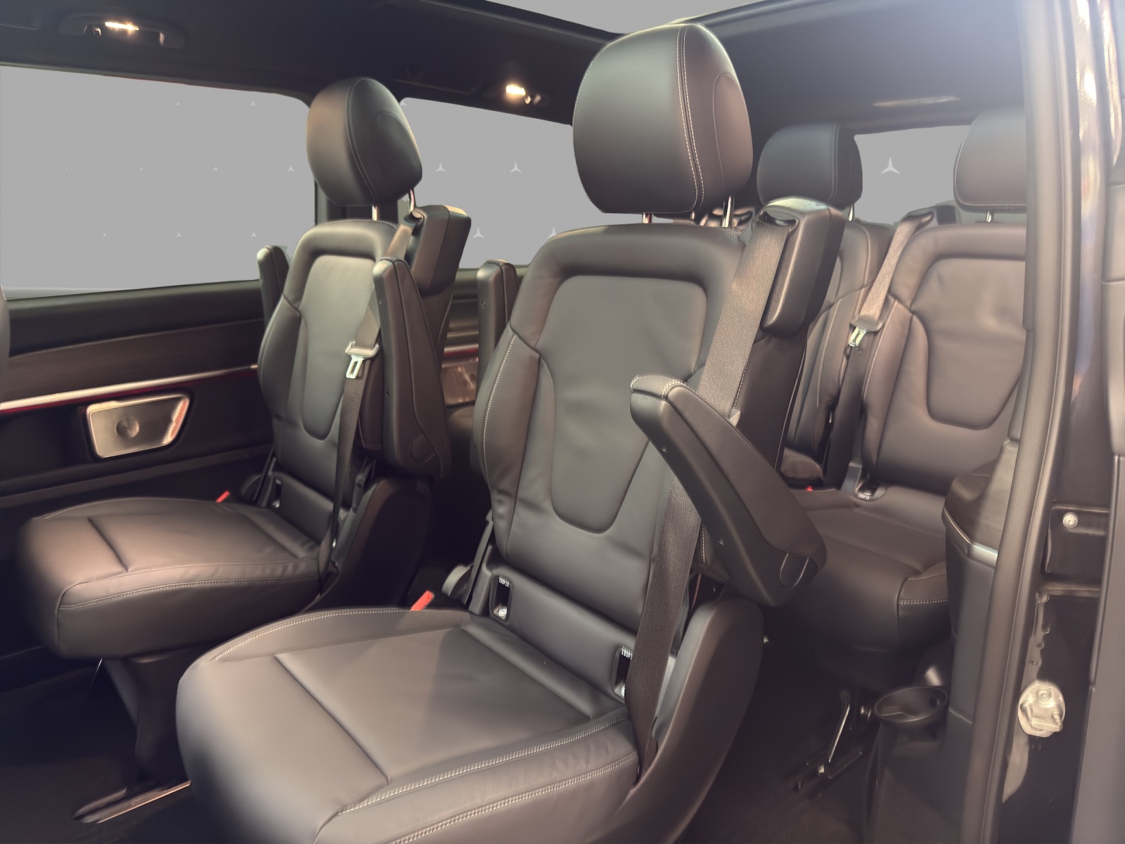 MERCEDES-BENZ V 300 d 4M - Lang / DISTRONIC / 360 Grad Kamera / Panorama-Dach / 7 Sitze / Luftfederung-image-13