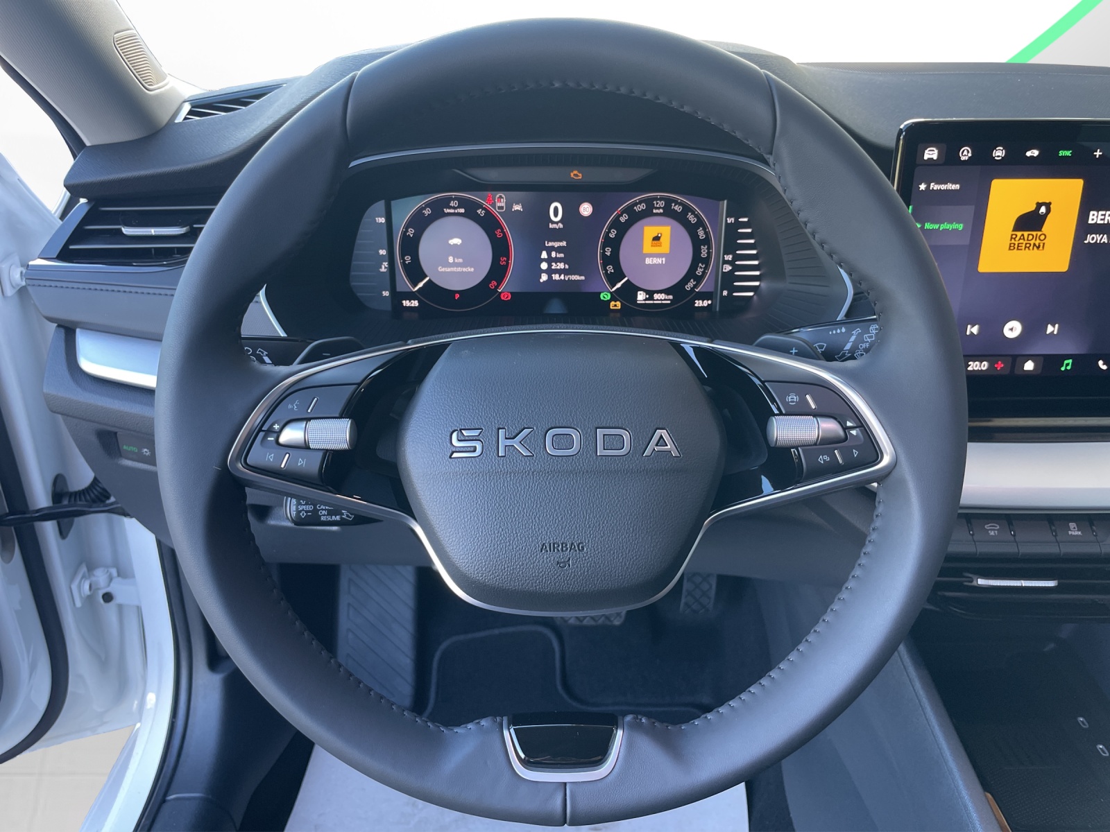 SKODA Octavia Combi 2.0 TDI DSG Selection-image-7