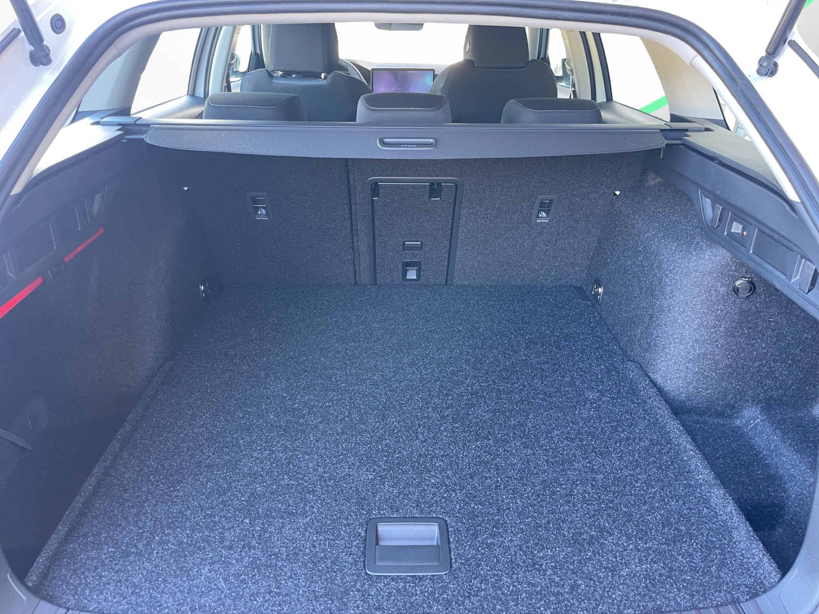 SKODA Octavia Combi 2.0 TDI DSG Selection-image-14
