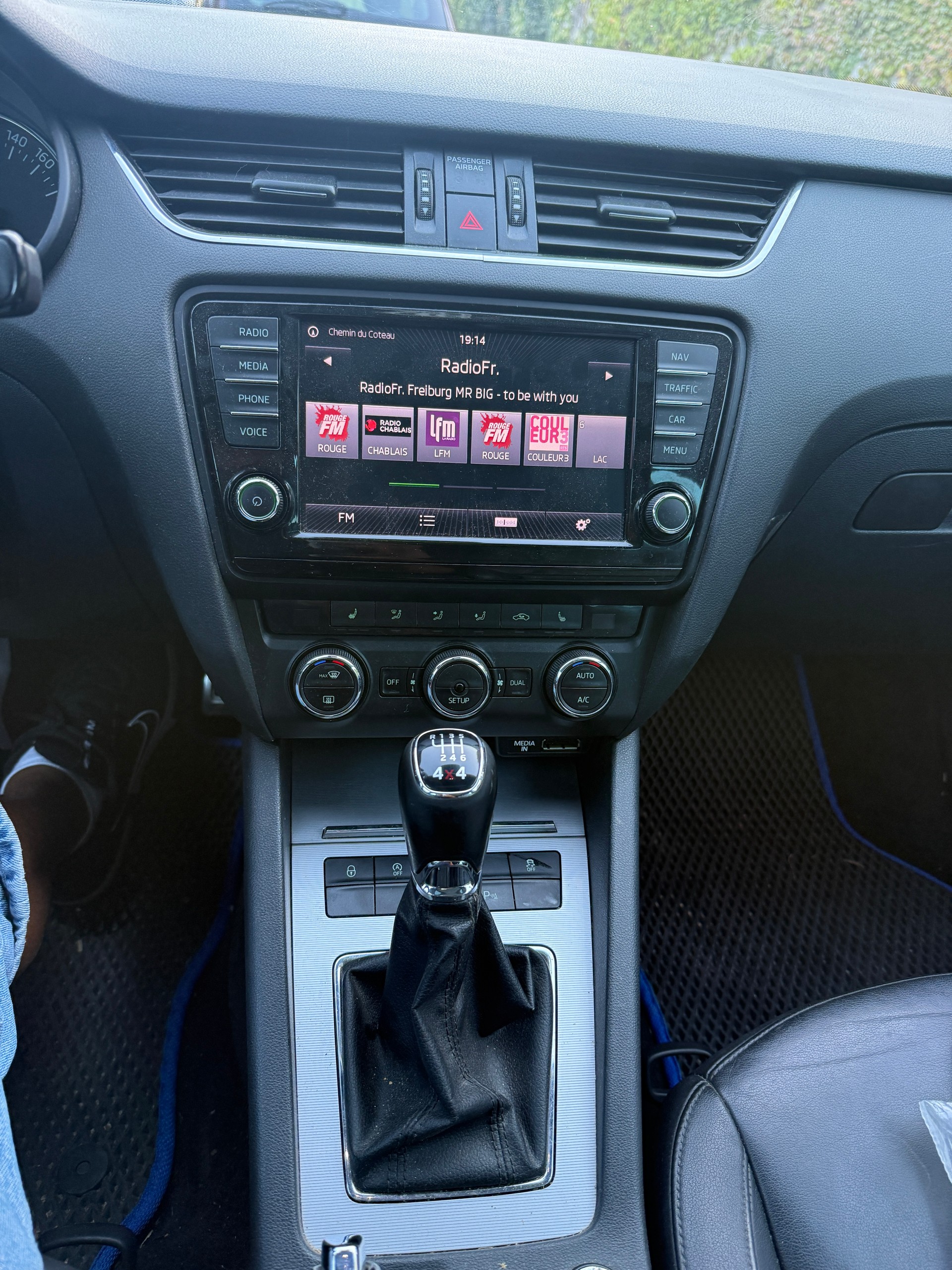 SKODA Octavia Combi 2.0 TDI Elegance 4x4-image-11