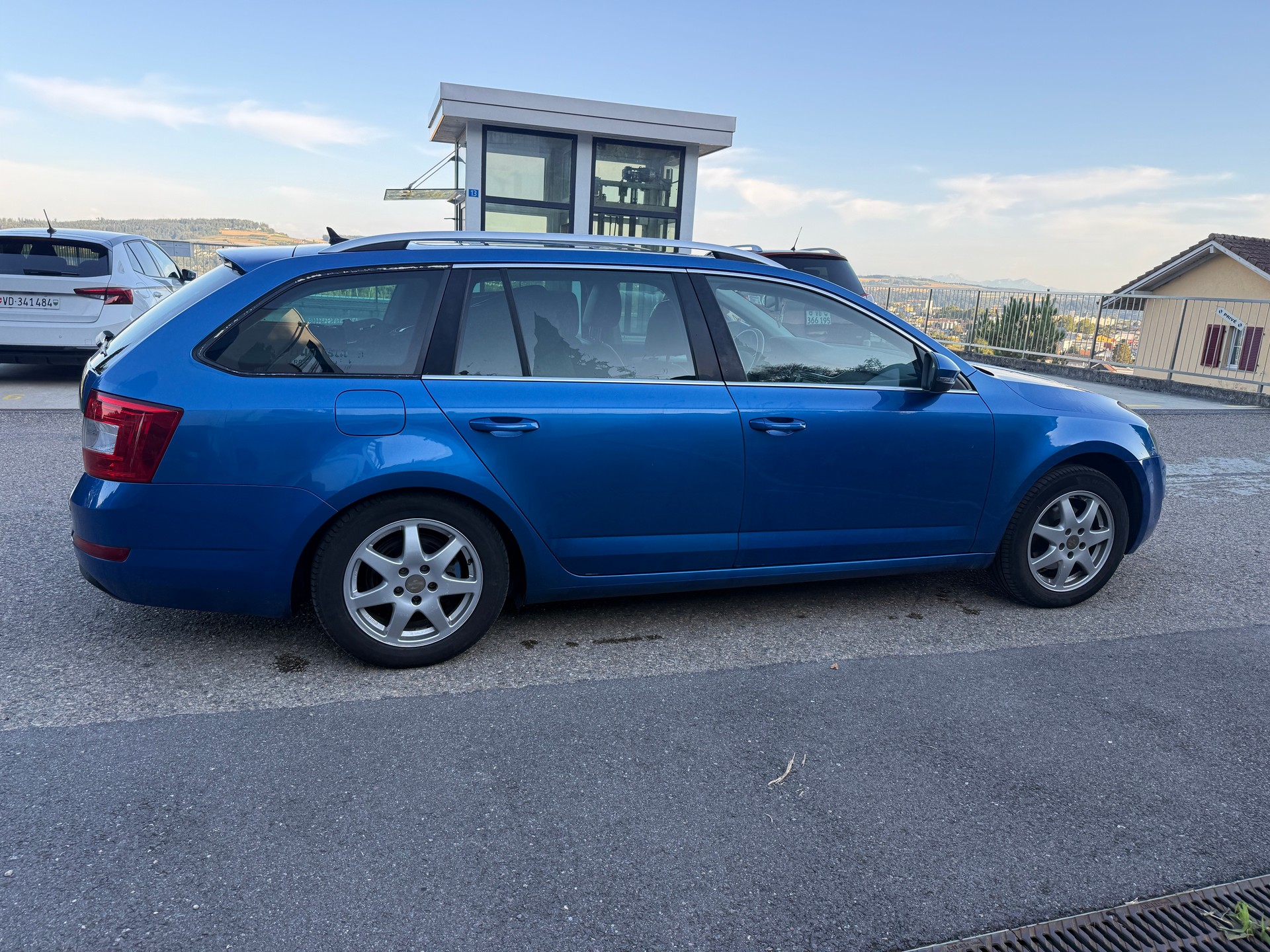 SKODA Octavia Combi 2.0 TDI Elegance 4x4-image-8