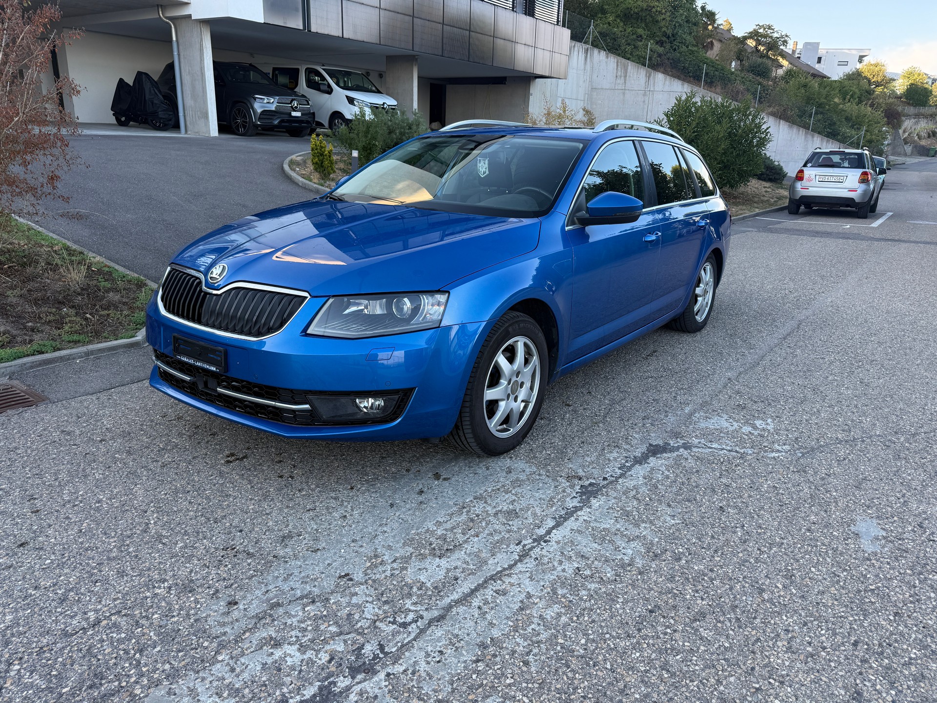 SKODA Octavia Combi 2.0 TDI Elegance 4x4-image-2